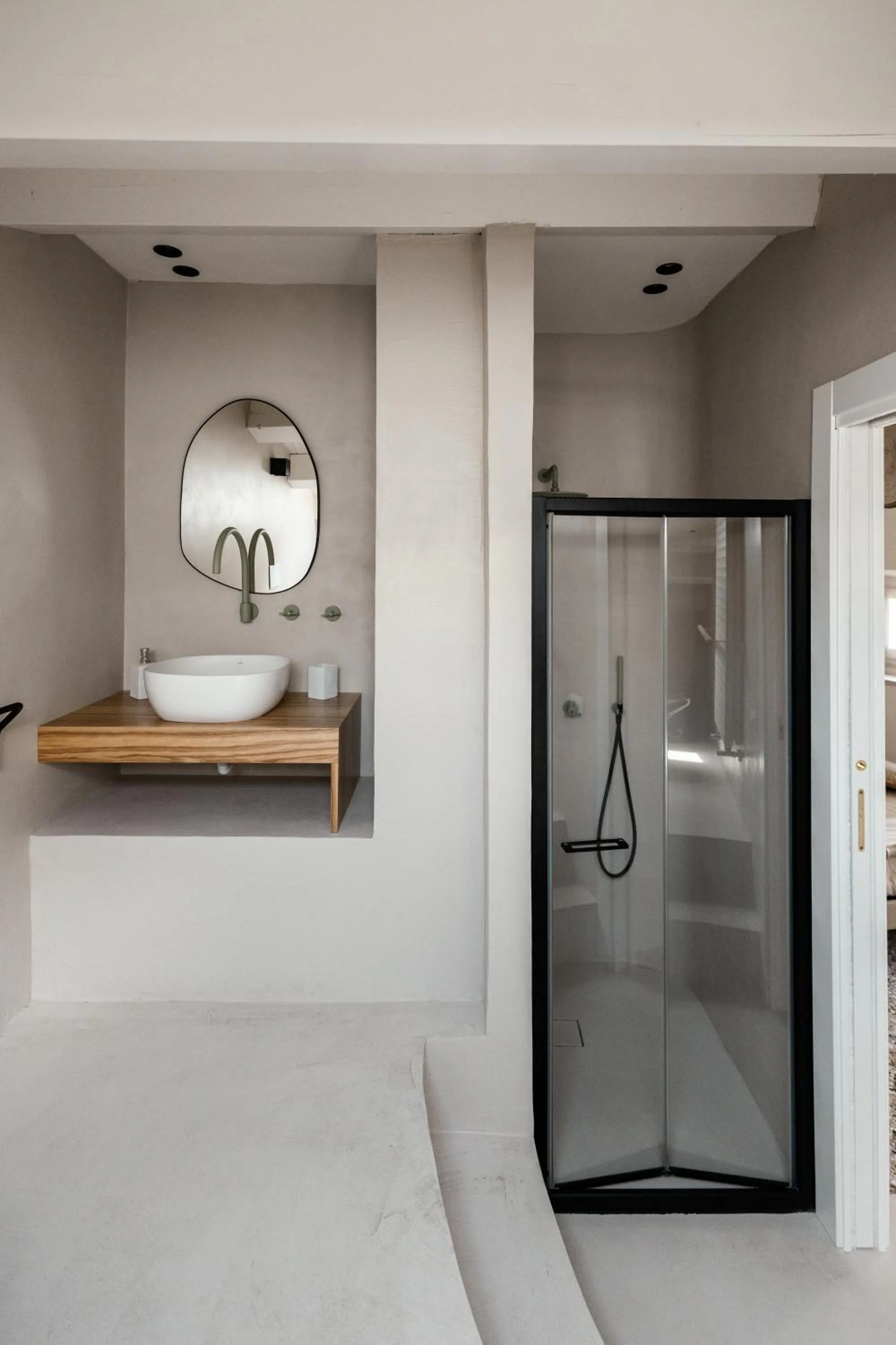 Shower in Bianko EcoChic