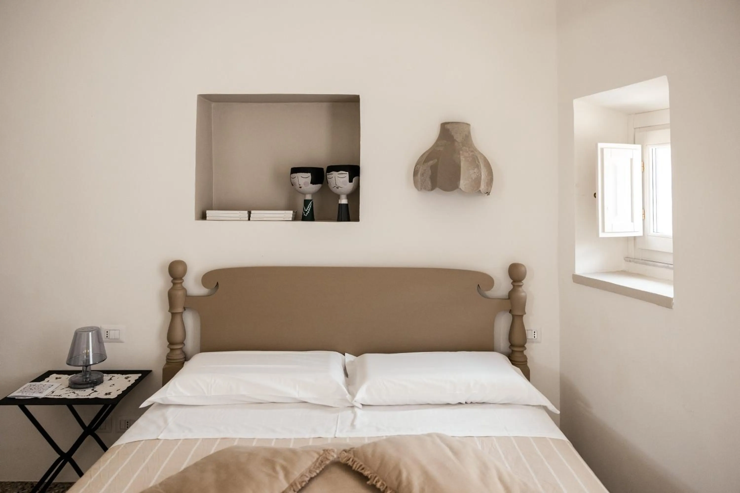 Bed in Bianko EcoChic