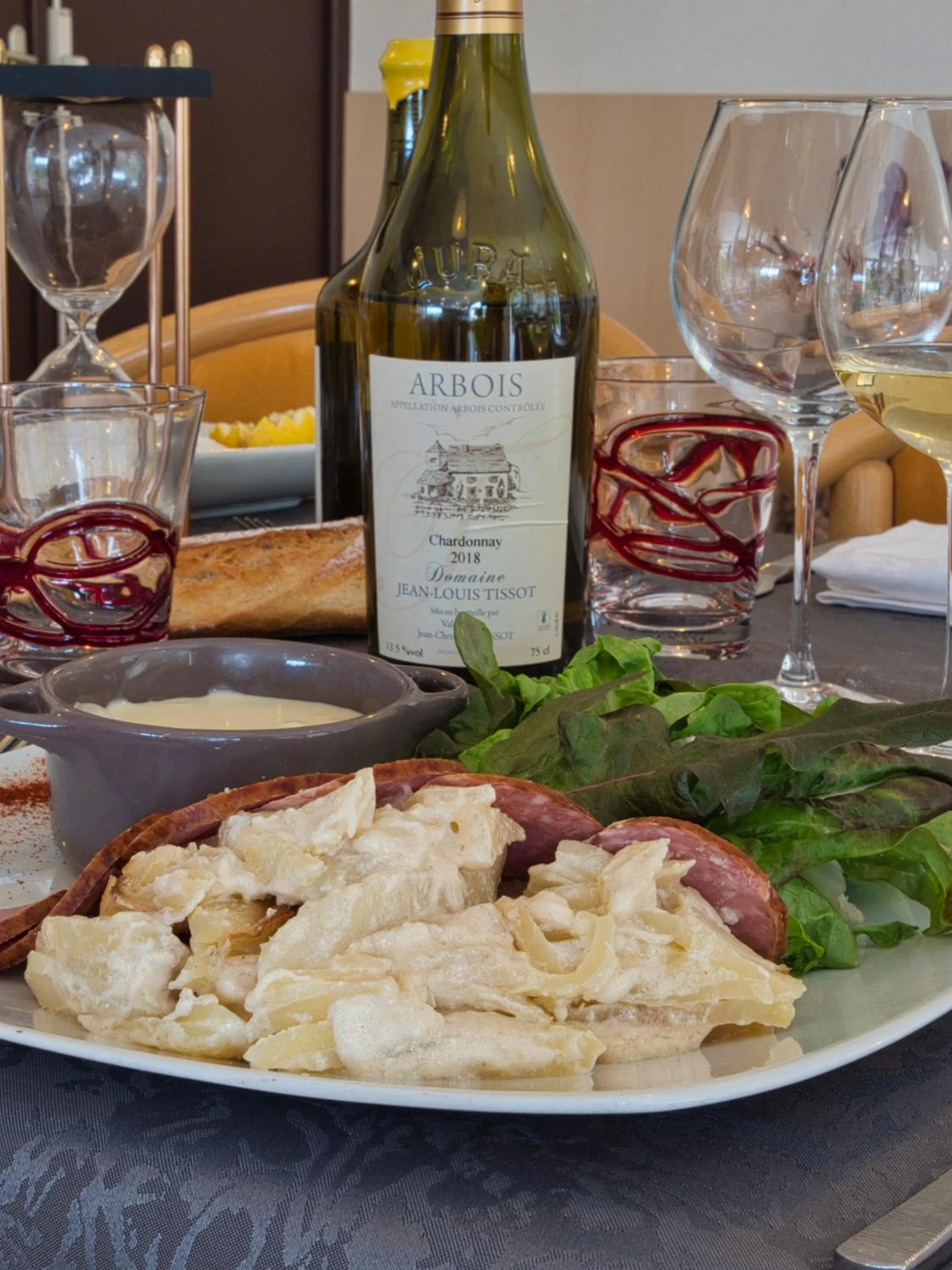 Restaurant/places to eat in Le Champ des Lys