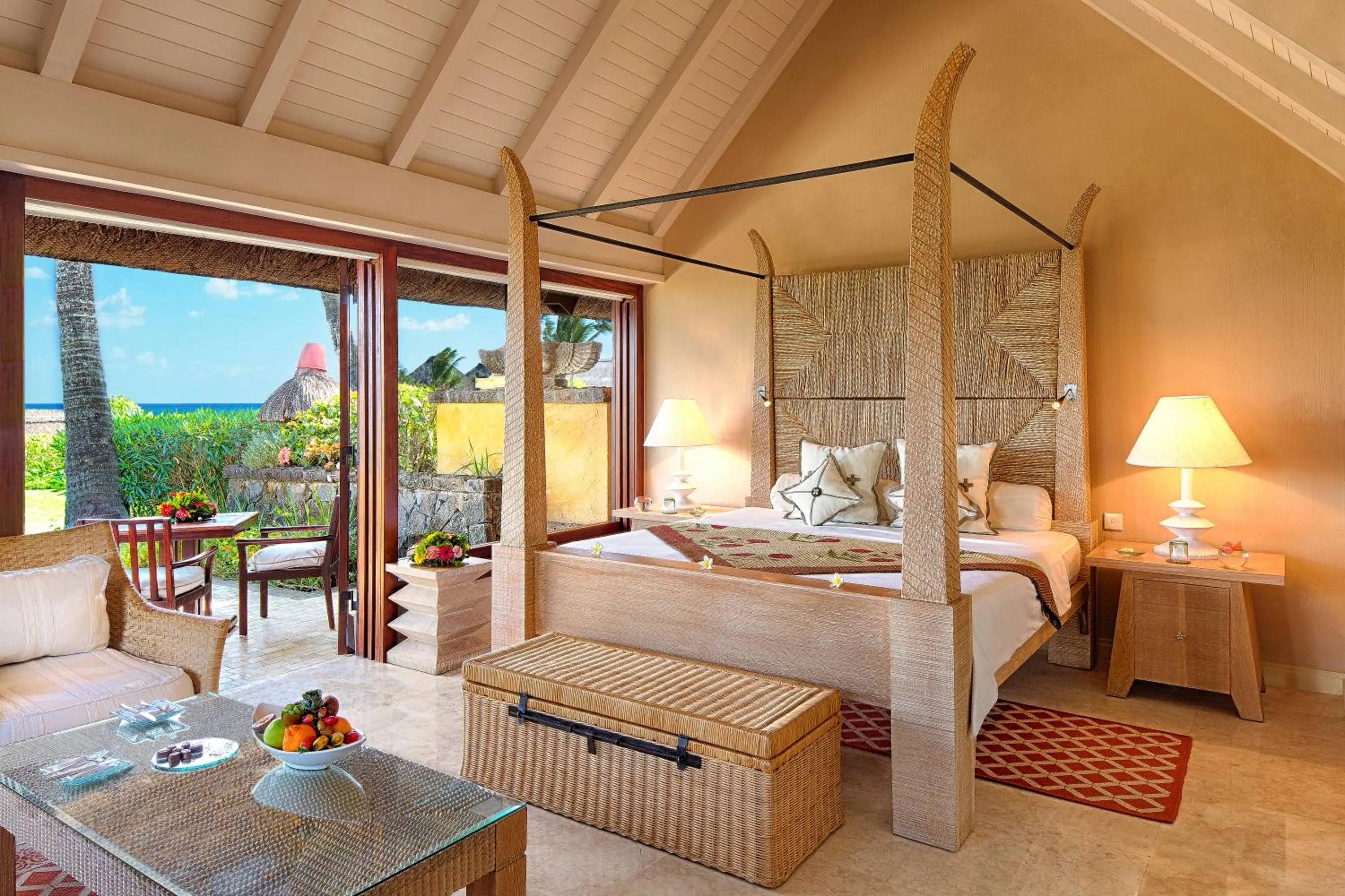 Bedroom, Bed in The Oberoi Beach Resort, Mauritius