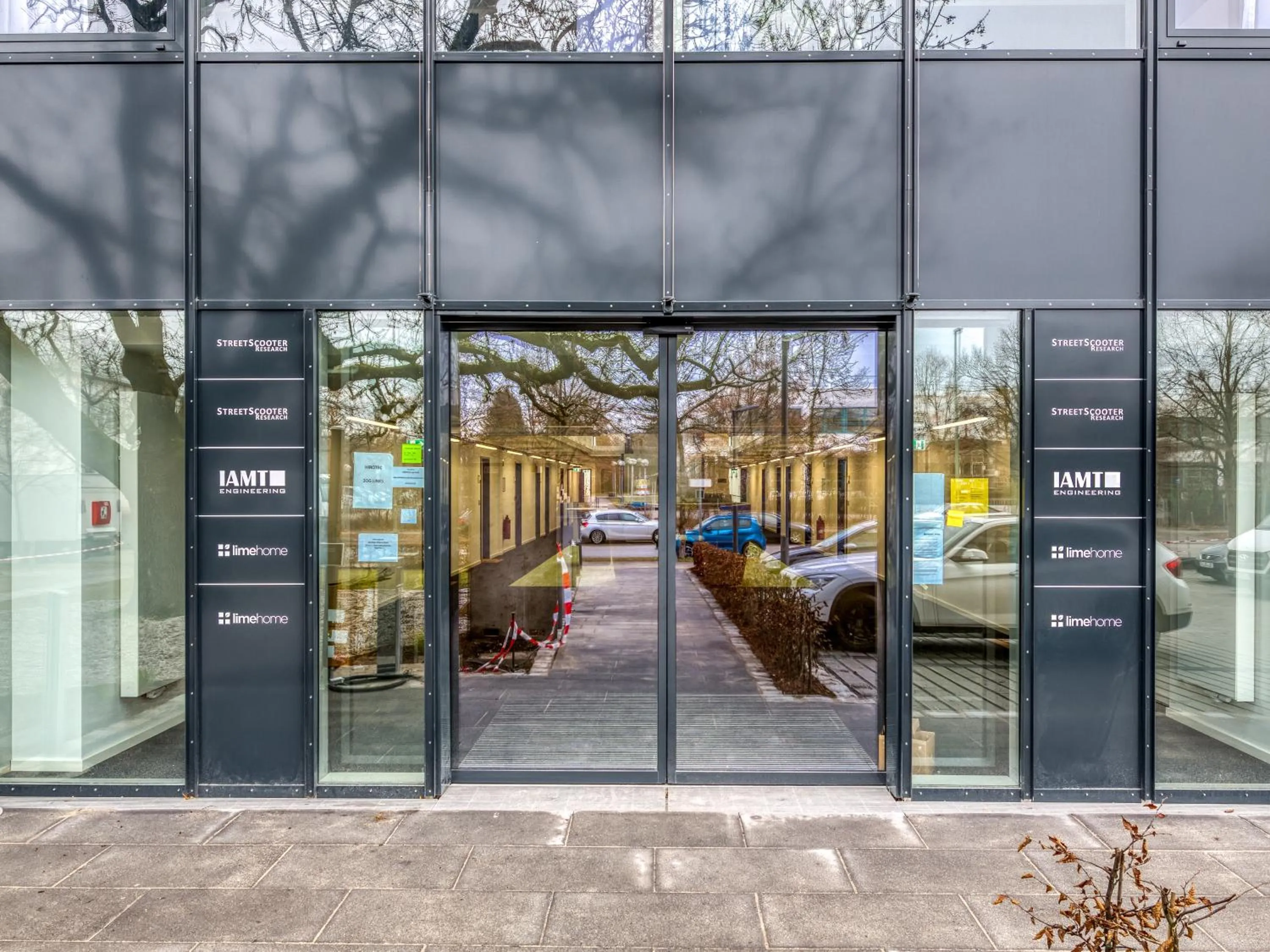 Facade/entrance in Limehome München
