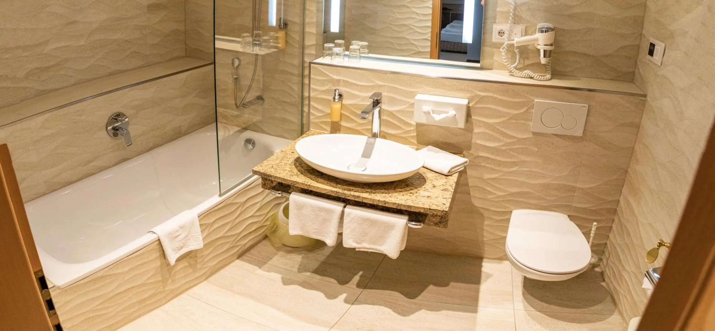 Toilet in Hotel Marschall Duroc