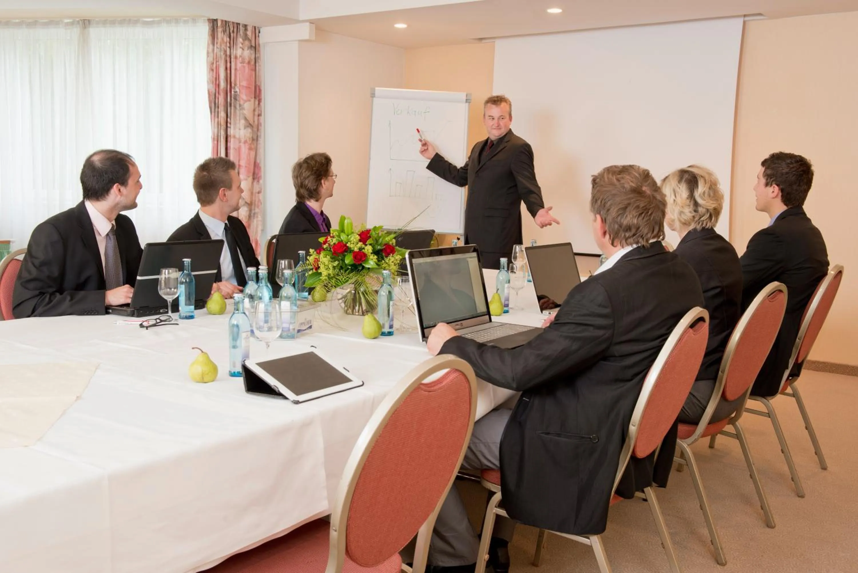 People in Hotel Marschall Duroc