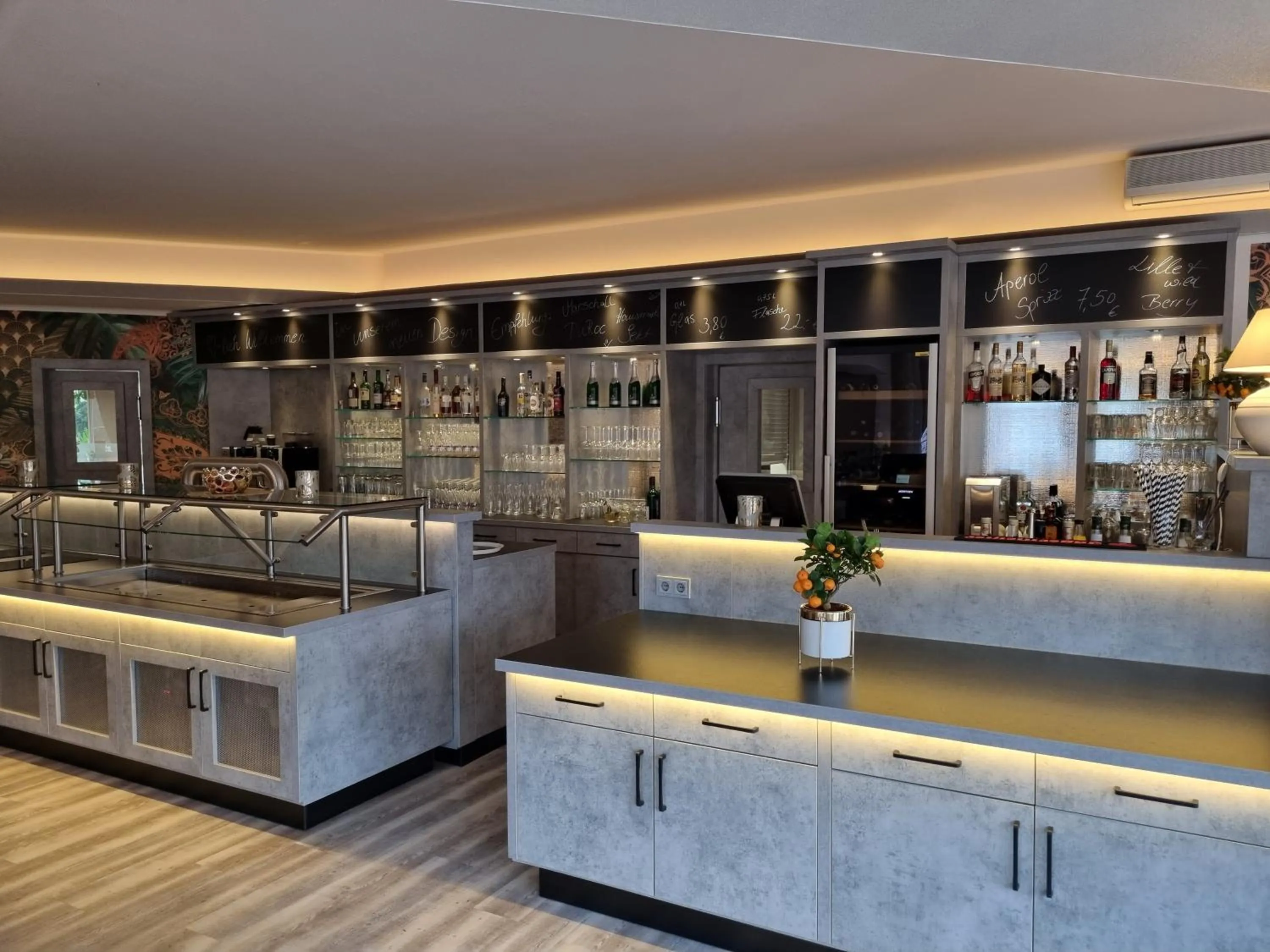 Restaurant/places to eat in Hotel Marschall Duroc