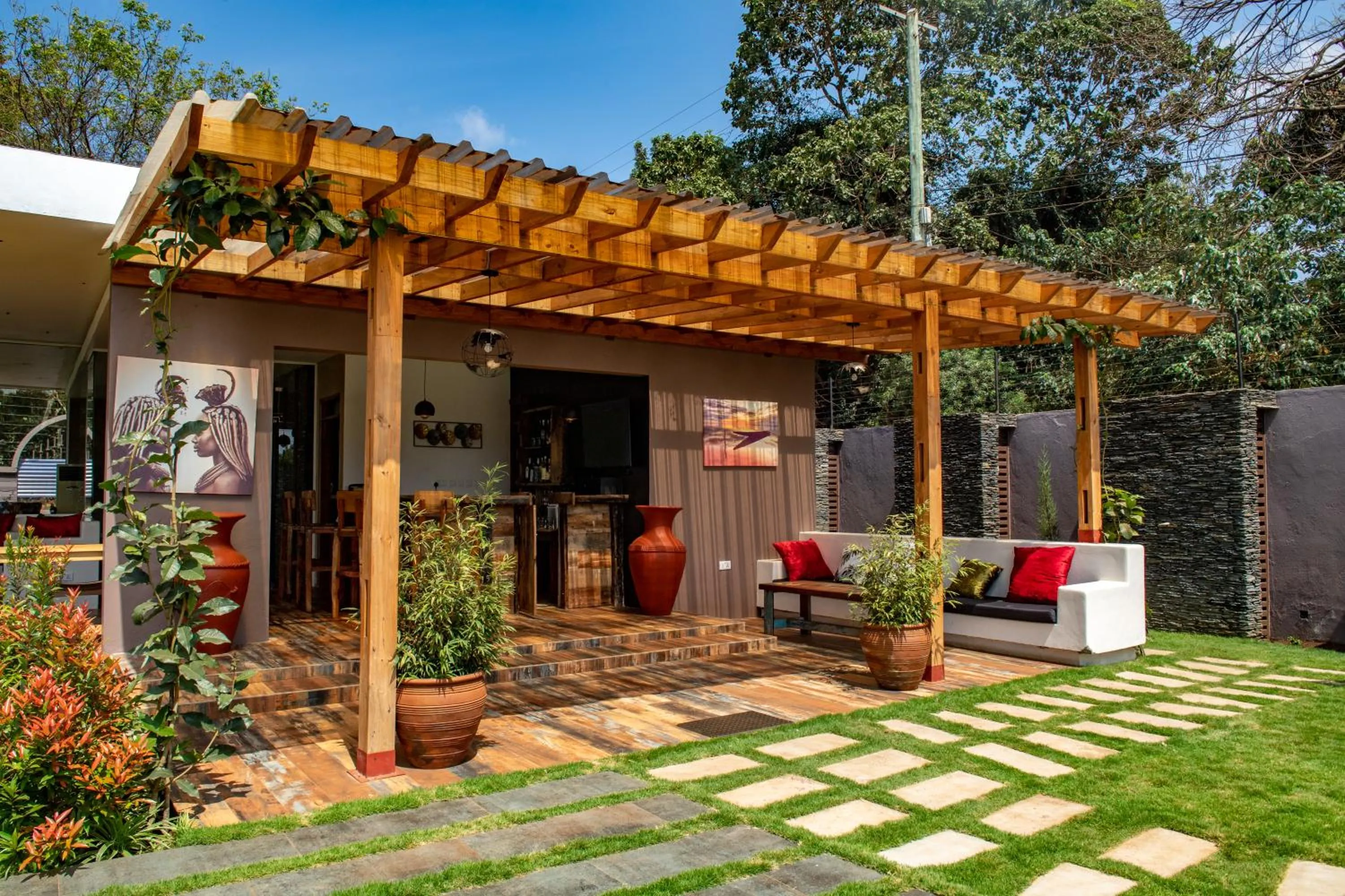 Restaurant/places to eat in Kinga Homes Boutique Hotel