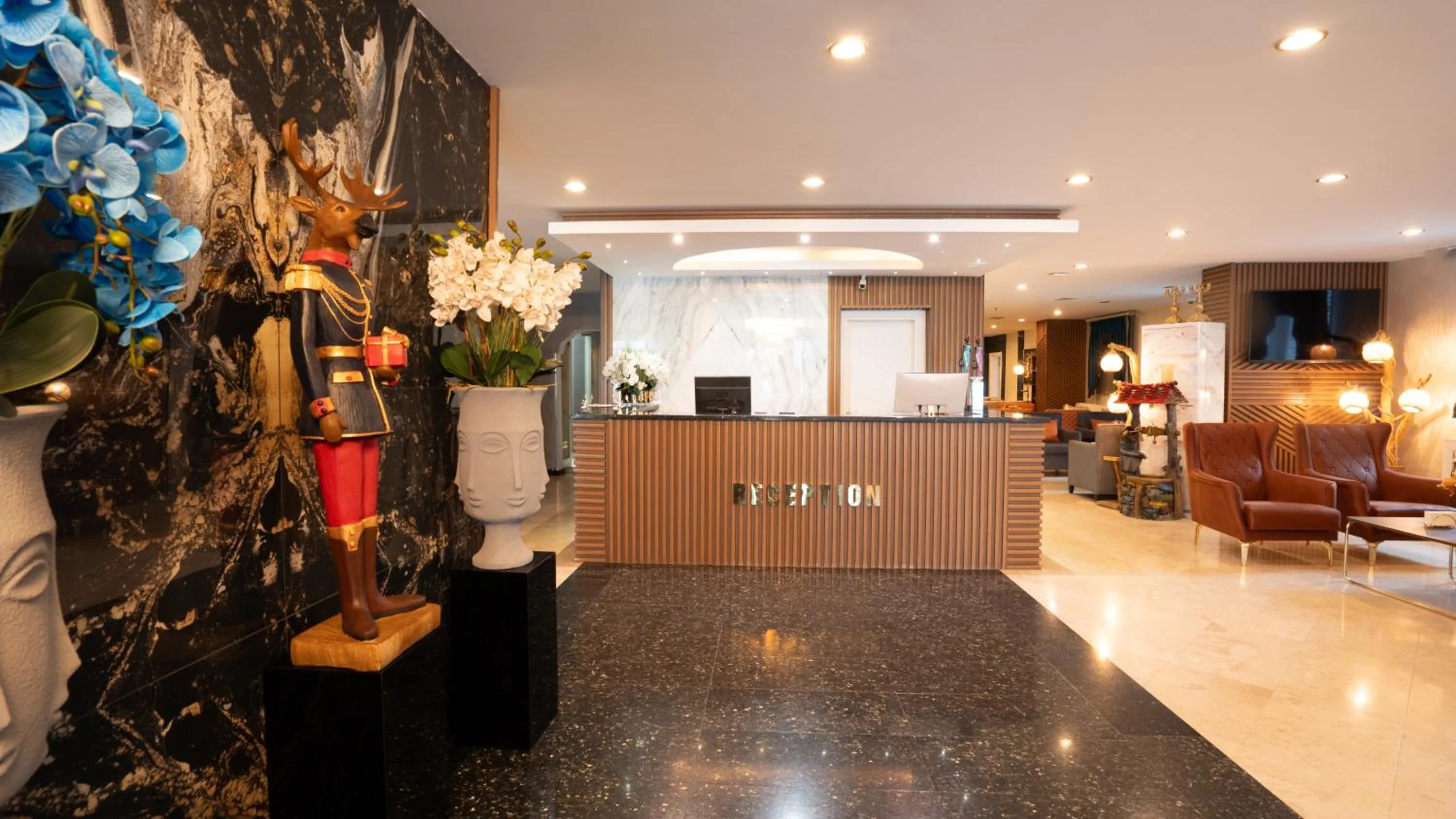 Lobby or reception in GRAND ANİ HOTEL