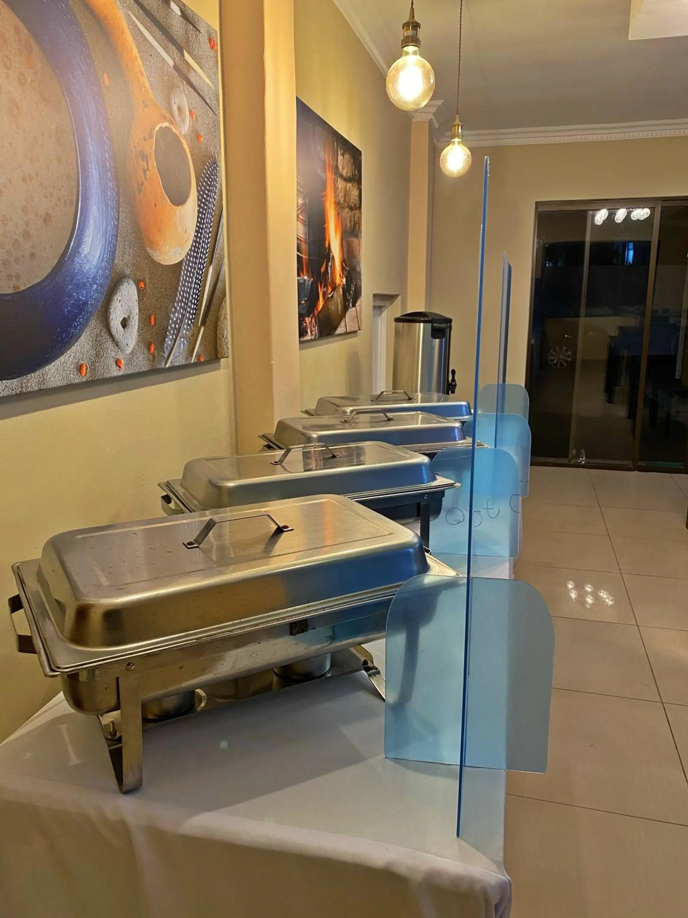 Restaurant/places to eat in Seven Wonders B&B