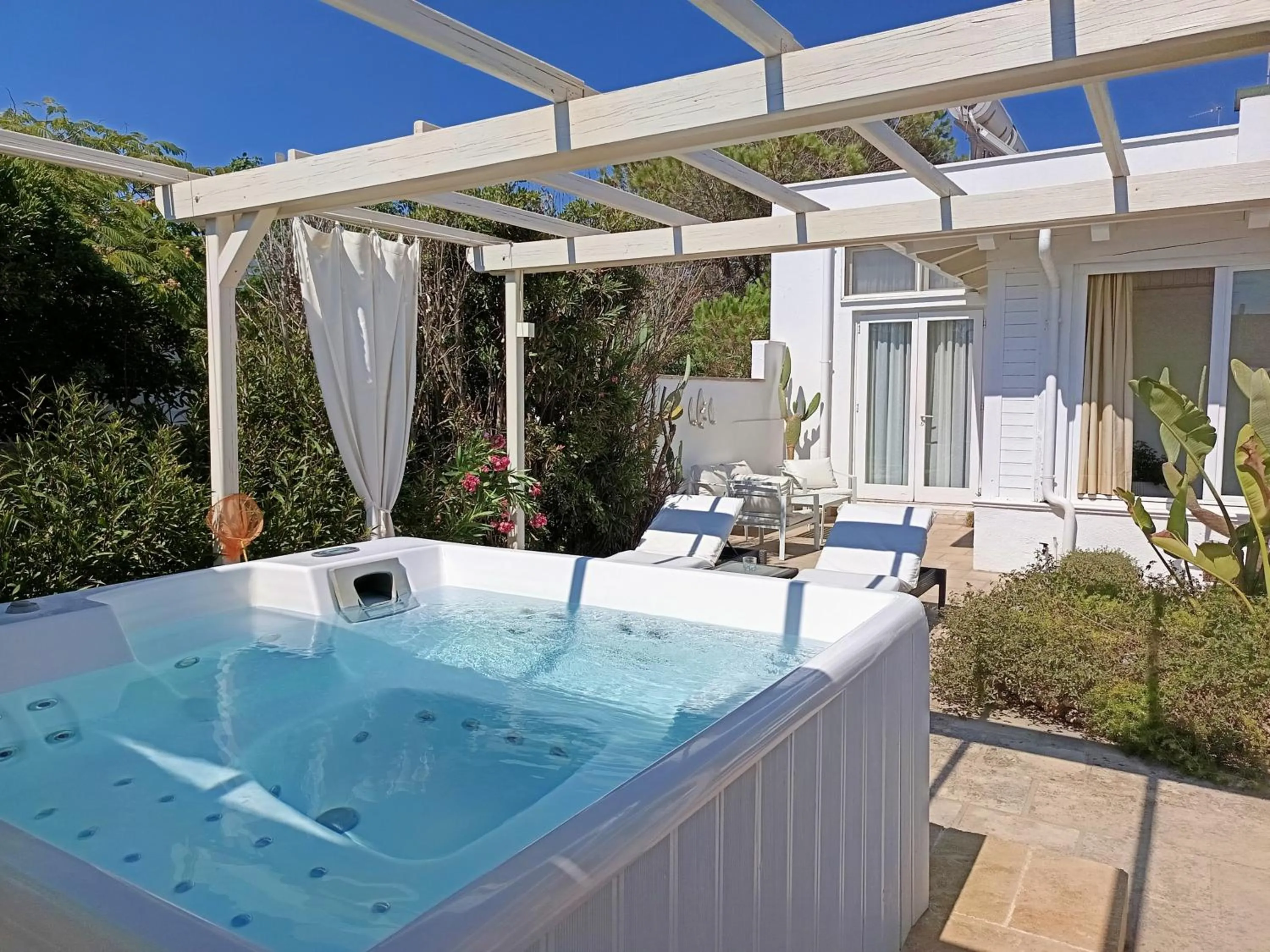 Hot Tub in La Giara Resort