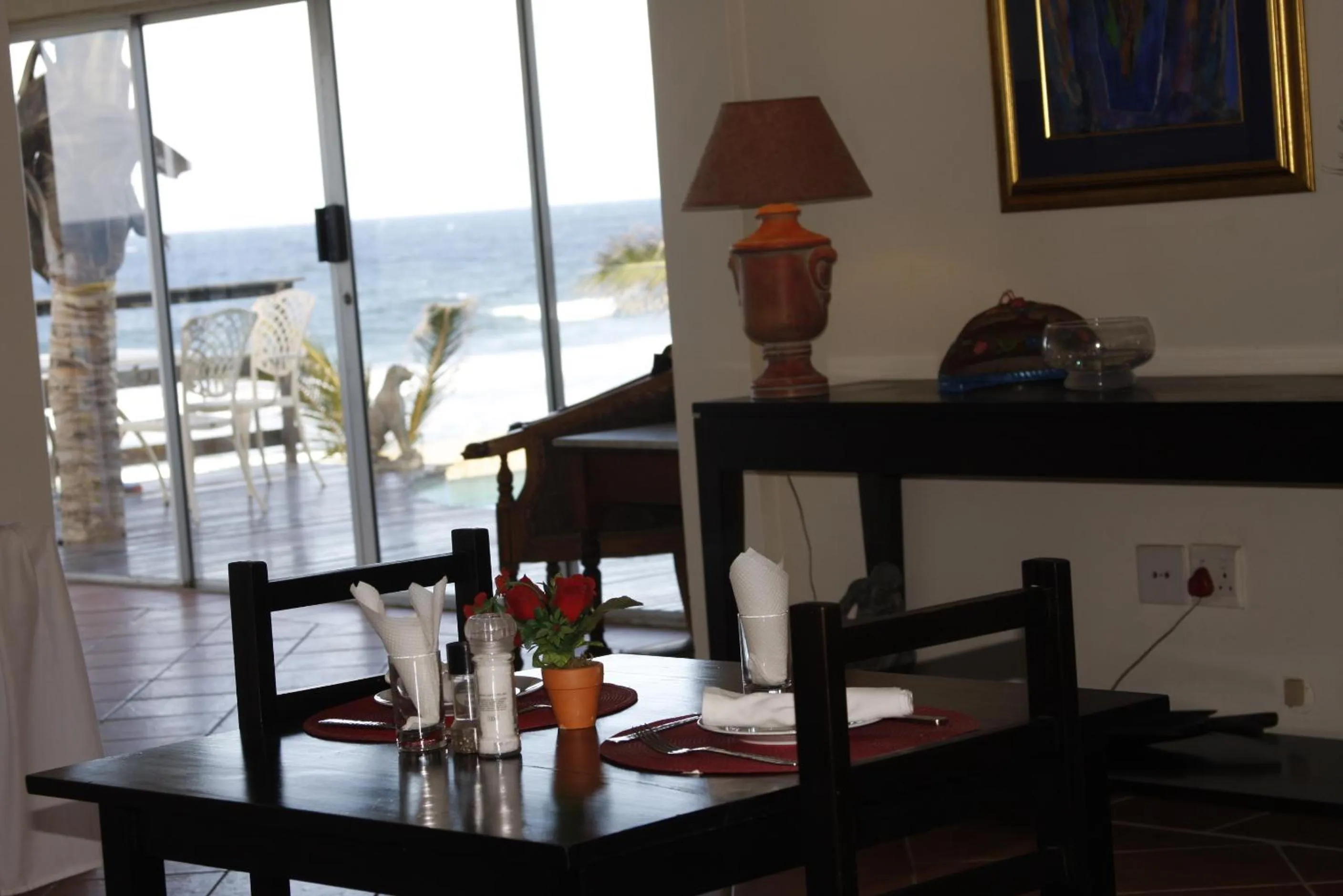 Restaurant/places to eat in Bentley on the Beach