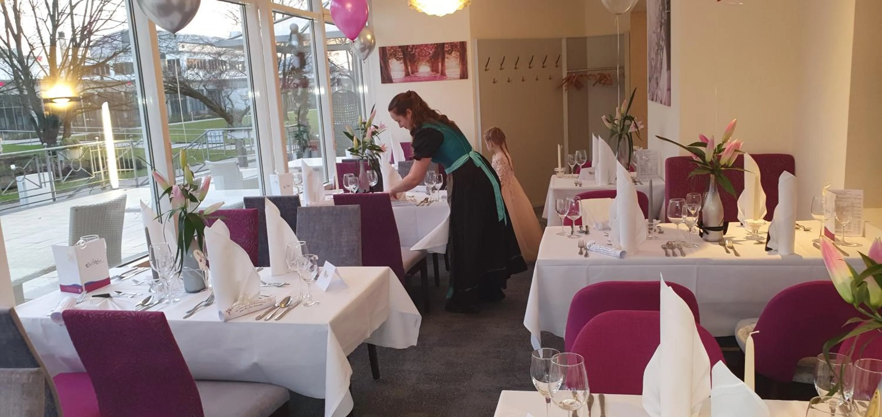 Restaurant/places to eat in Eden Hotel