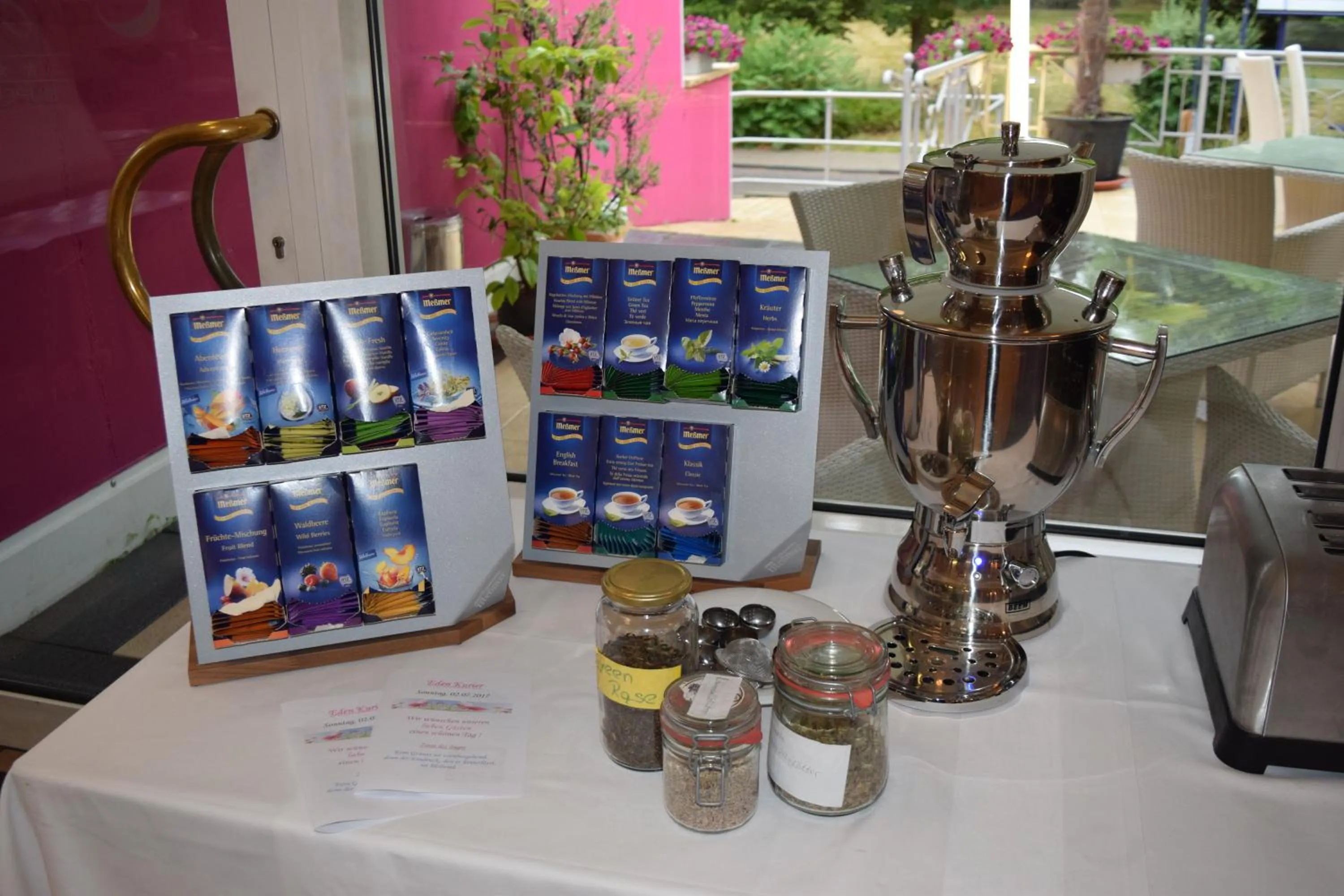 Restaurant/places to eat in Eden Hotel