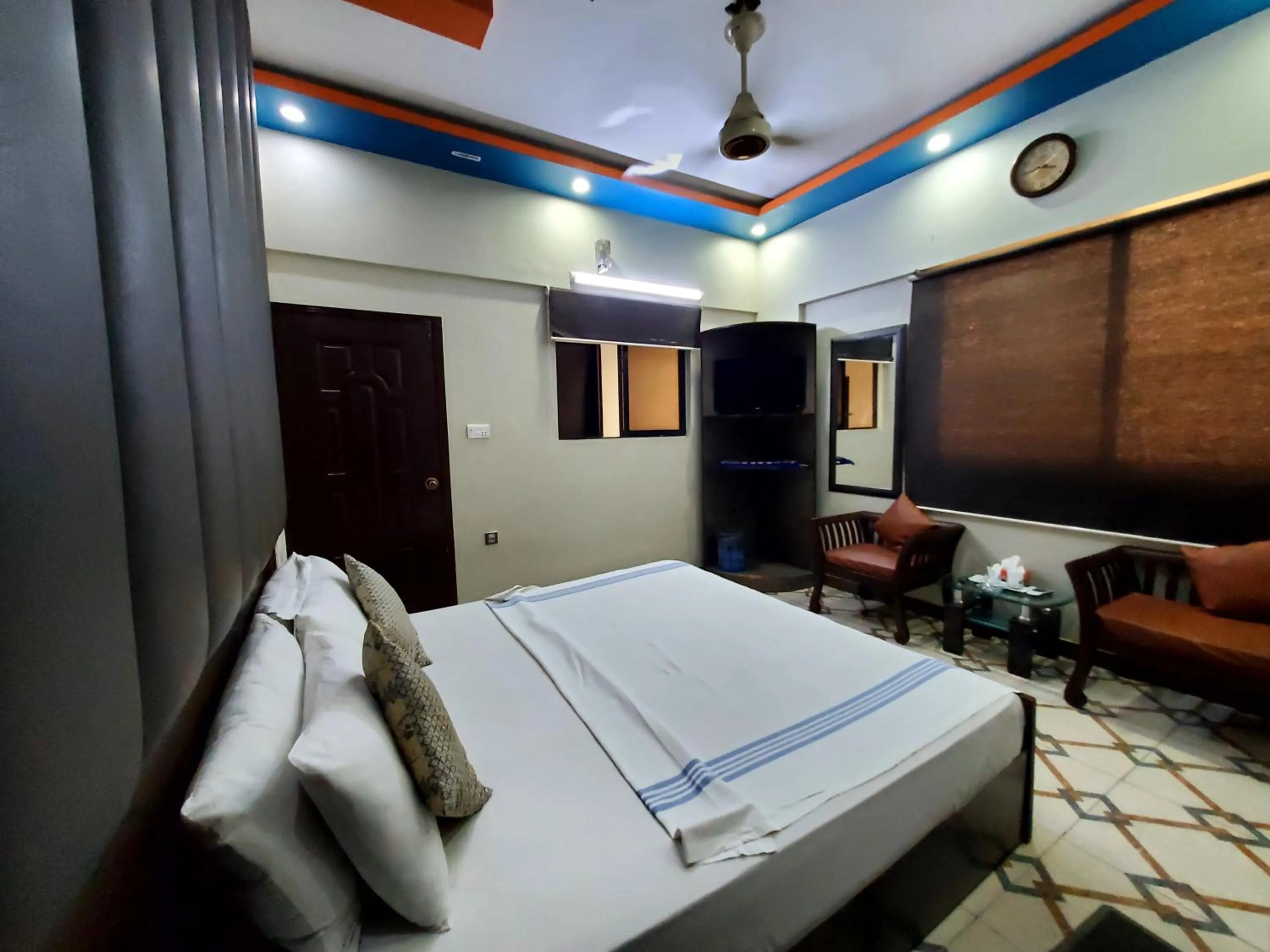 Bed in Diplomat Inn Hotel