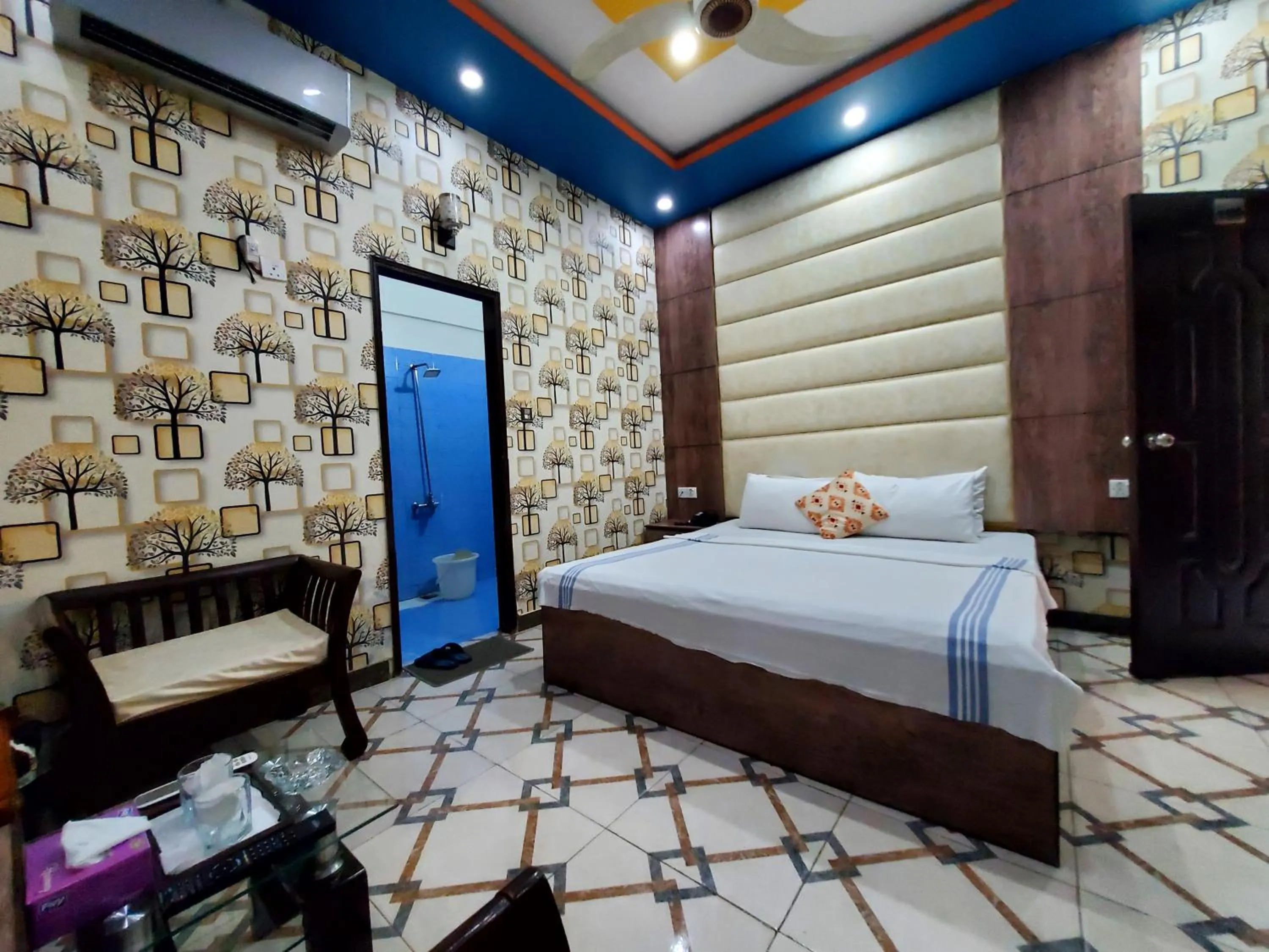 Bed in Diplomat Inn Hotel