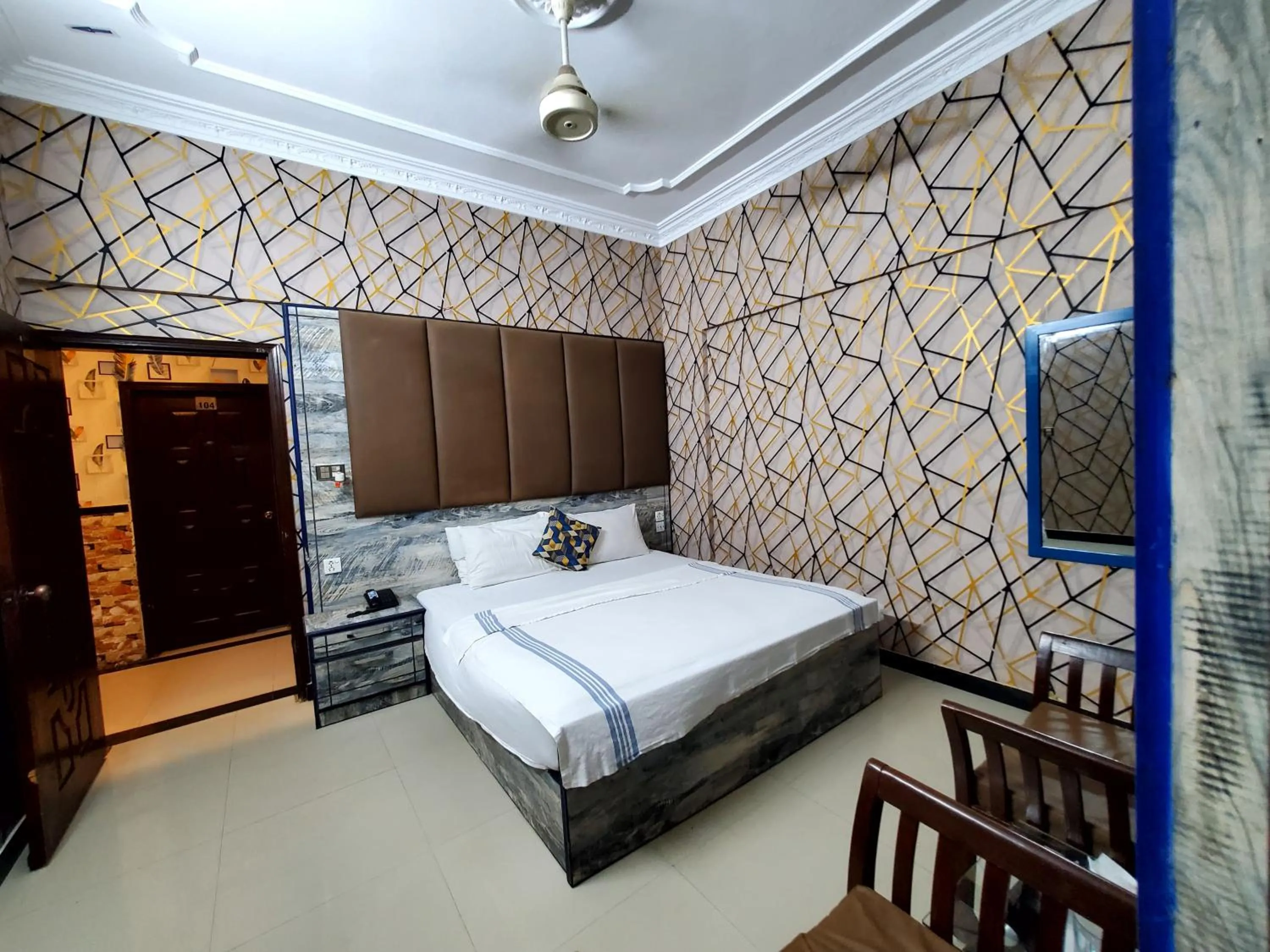 Bed in Diplomat Inn Hotel