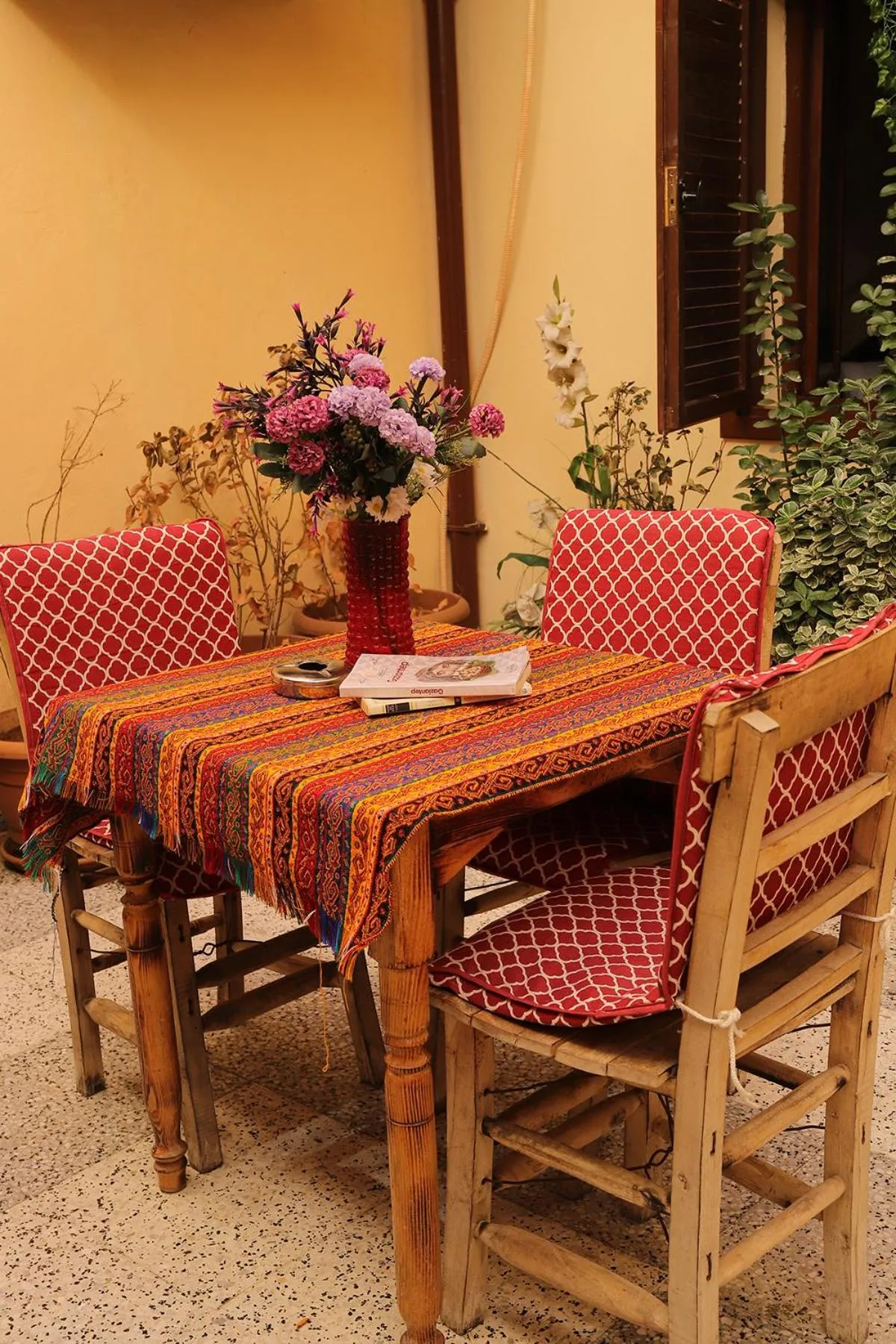 Seating area in Şirvani Konağı