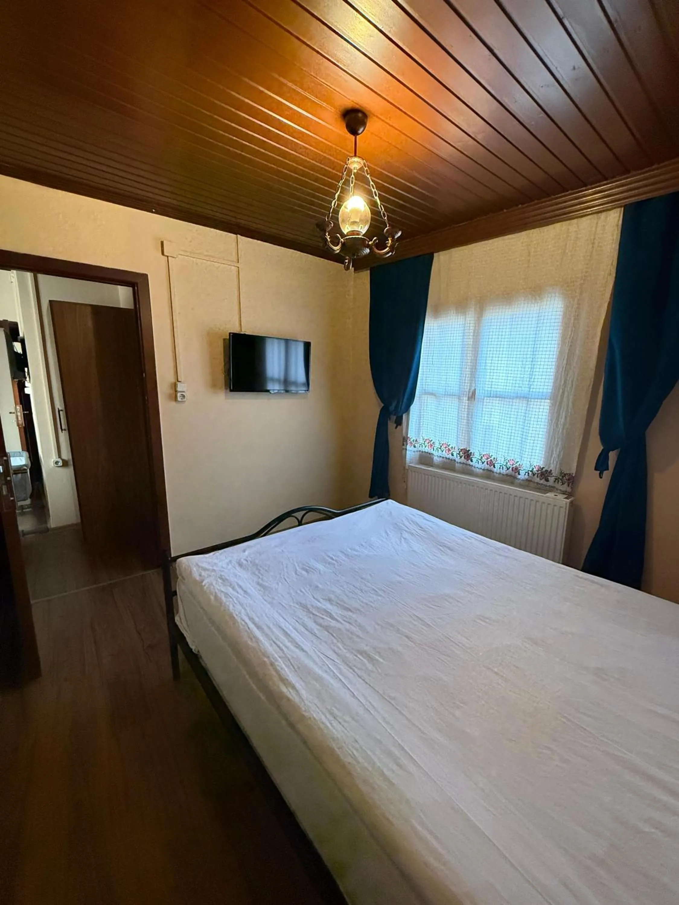Bedroom in Şirvani Konağı