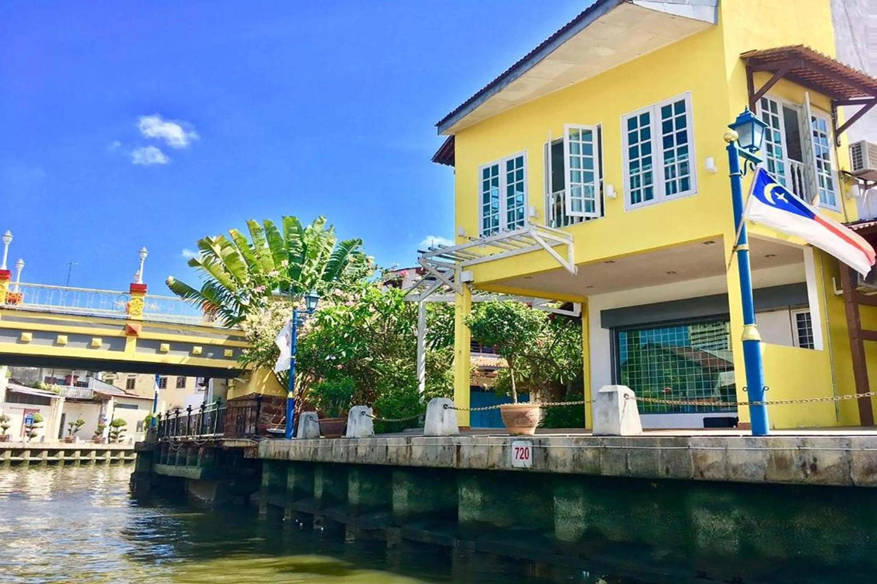 Property building in Sleepy Nomad Hostel