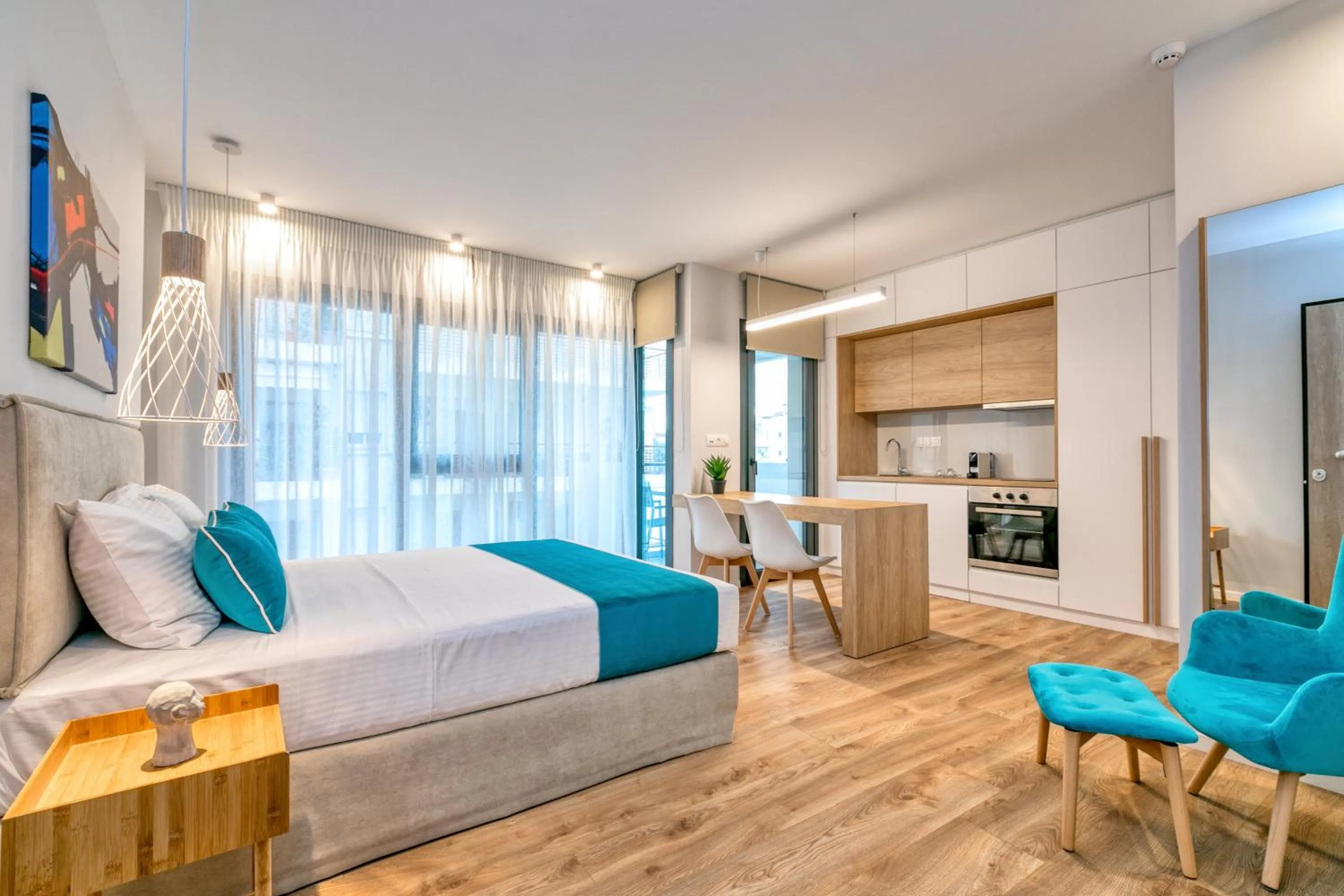 Photo of the whole room, Bed in δ193