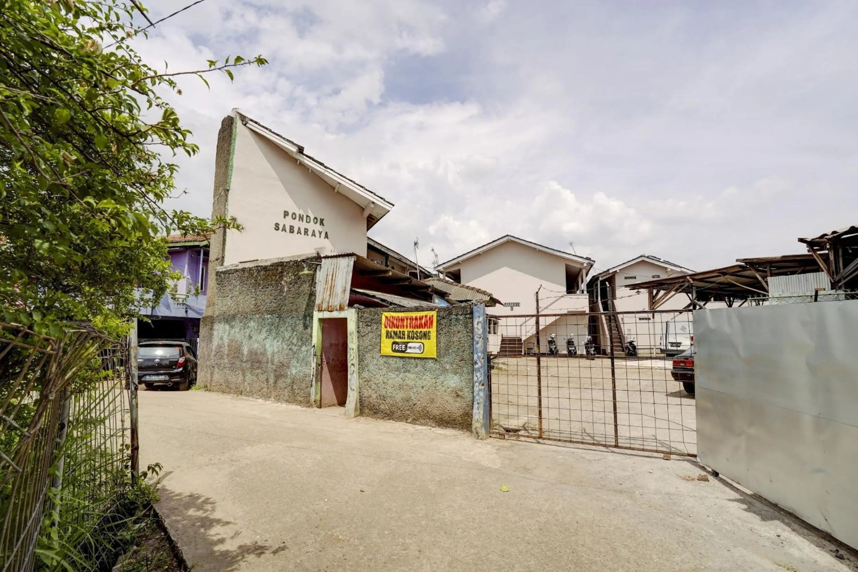 Facade/entrance in Hotel O Pondok Sabaraya Cileunyi Syariah