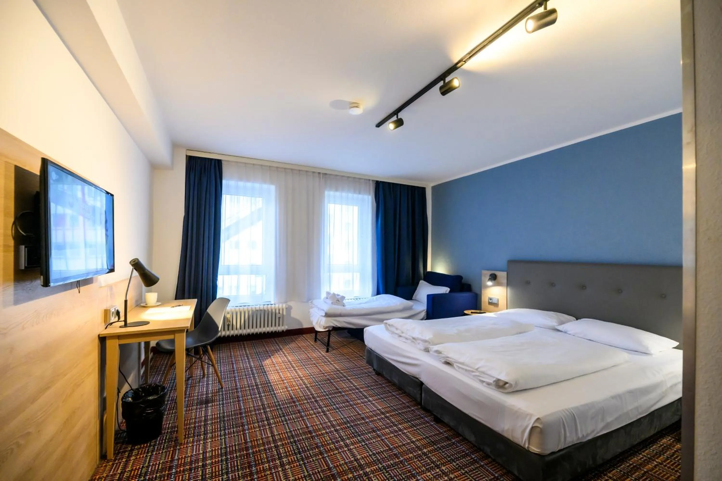 Photo of the whole room, Bed in Hotel Ambassador Essen