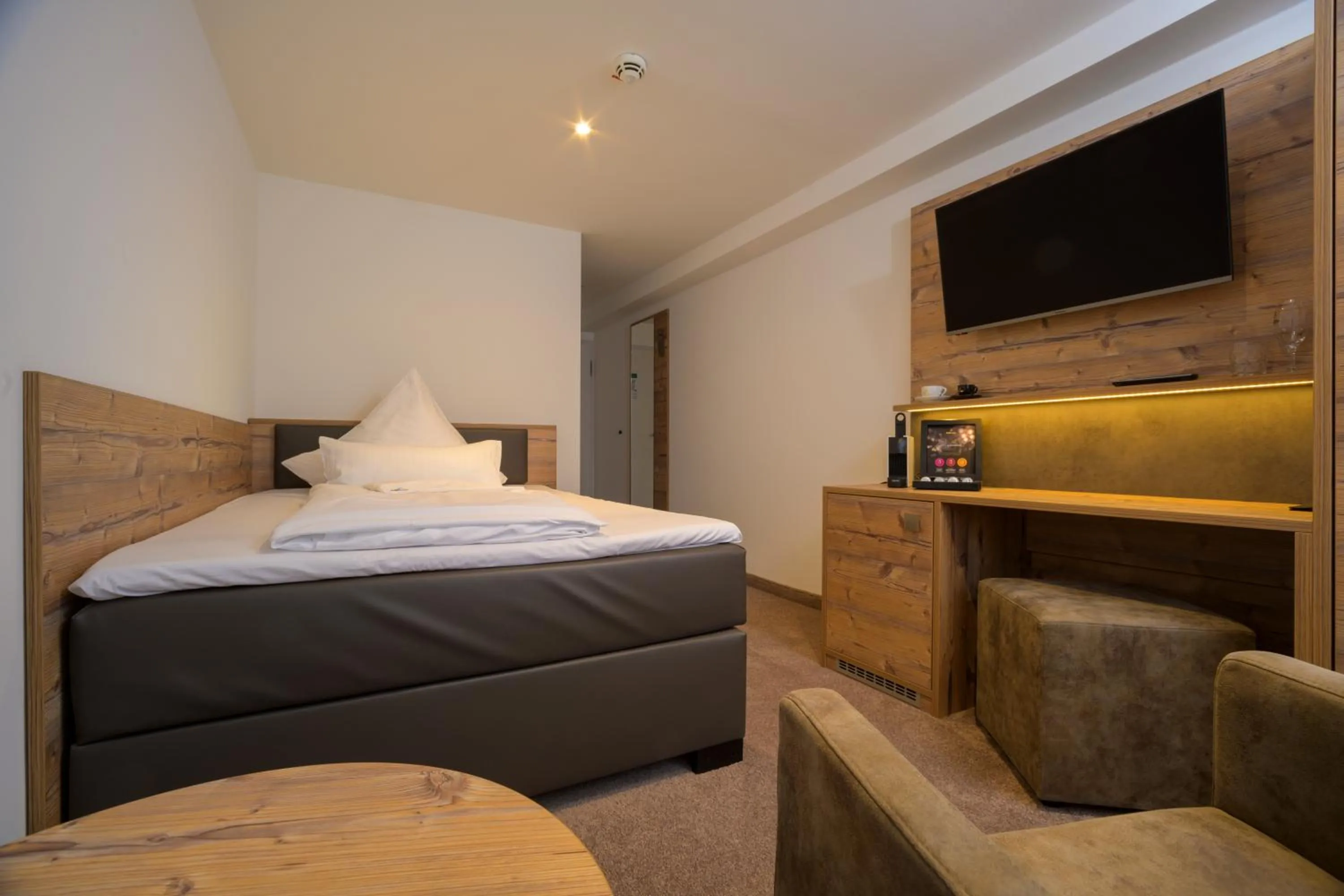 Photo of the whole room, Bed in Landhotel Jagdschlösschen