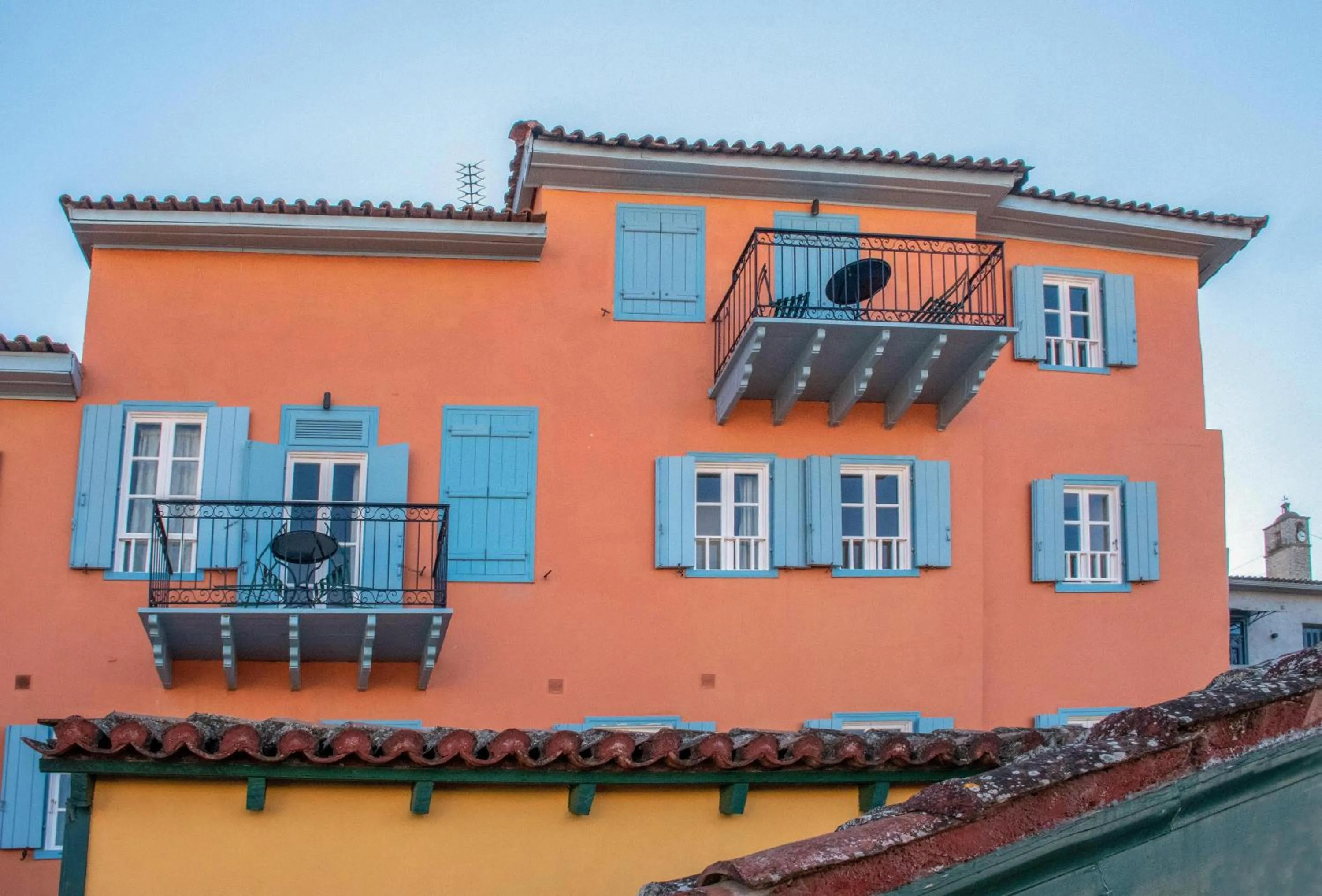 Property building in Byron Traditional Hotel