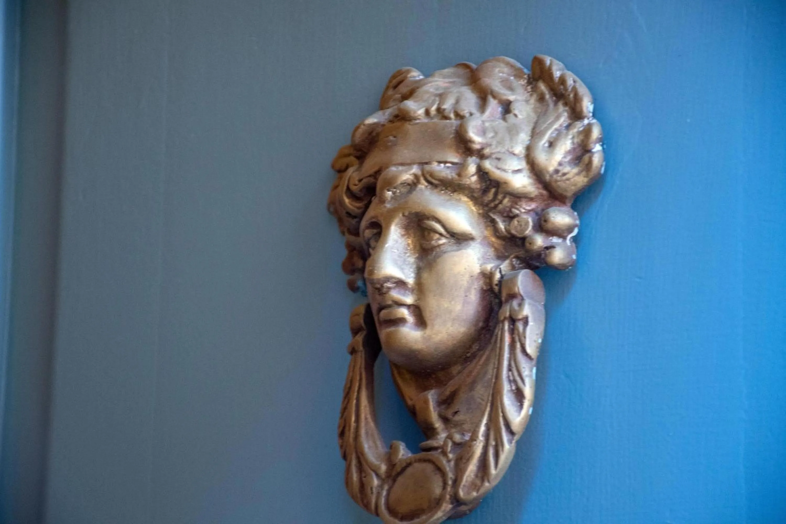 Property building in Byron Traditional Hotel