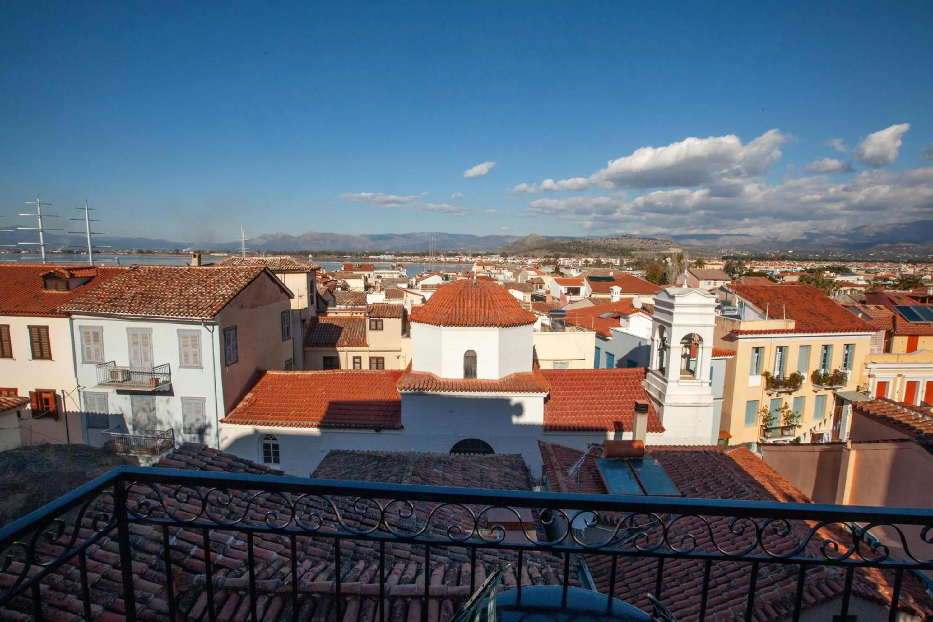 City view in Byron Traditional Hotel