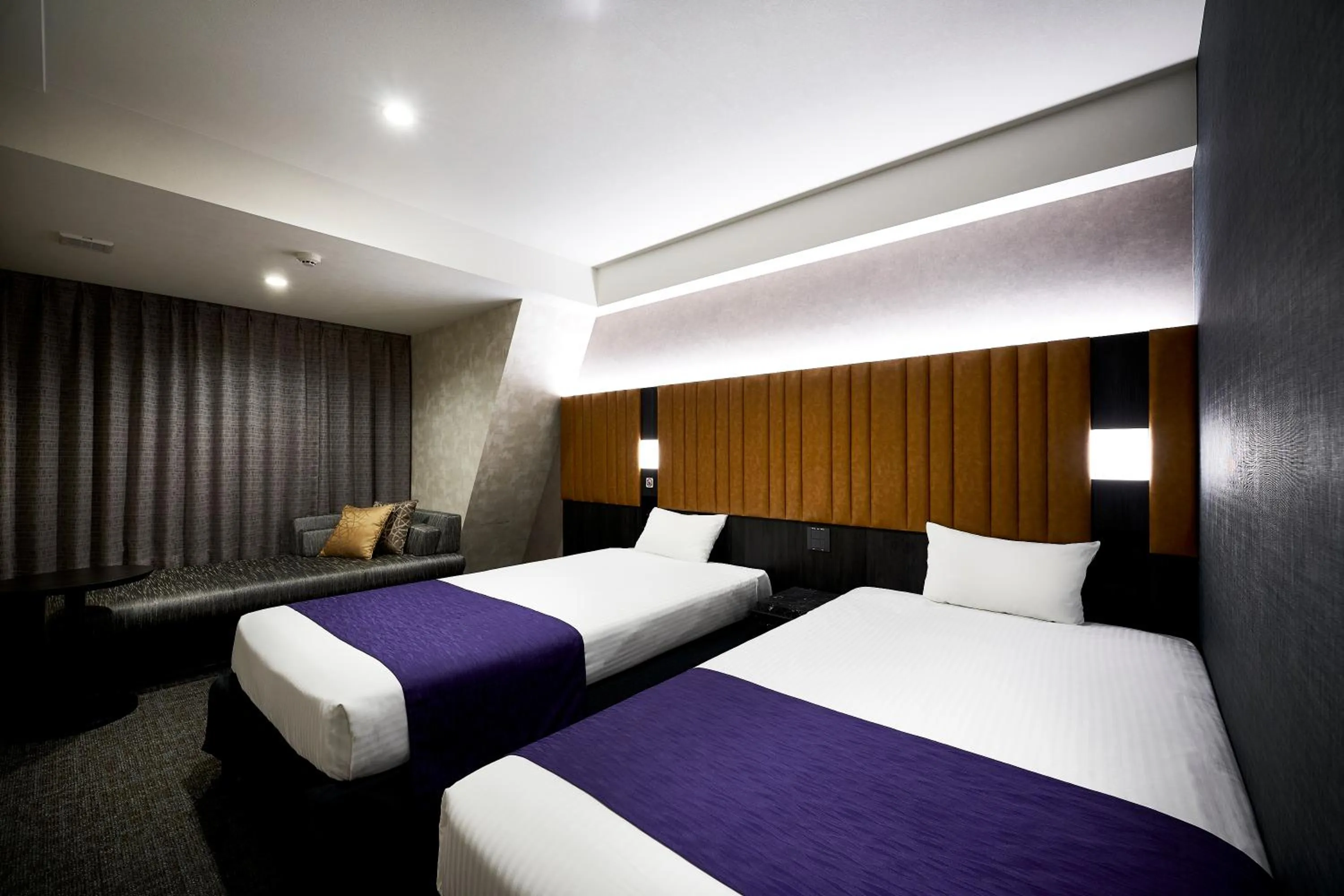 Bed in hotel MONday KYOTO MARUTAMACHI