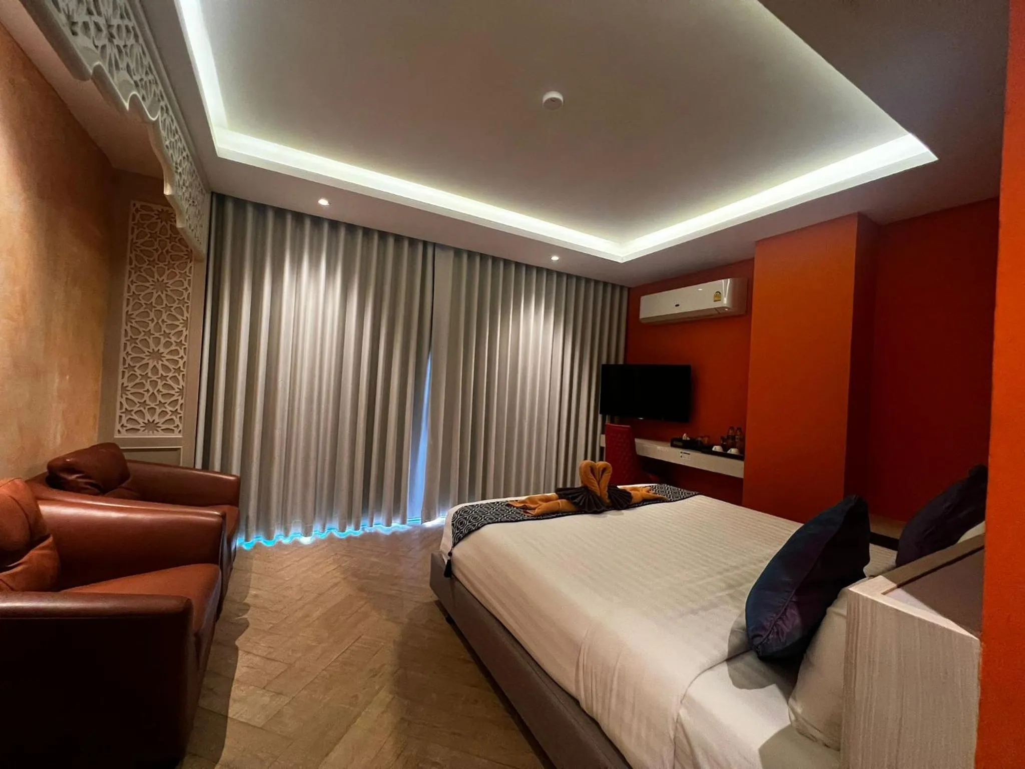 Bedroom, Bed in Le Maroc Hotel Patong