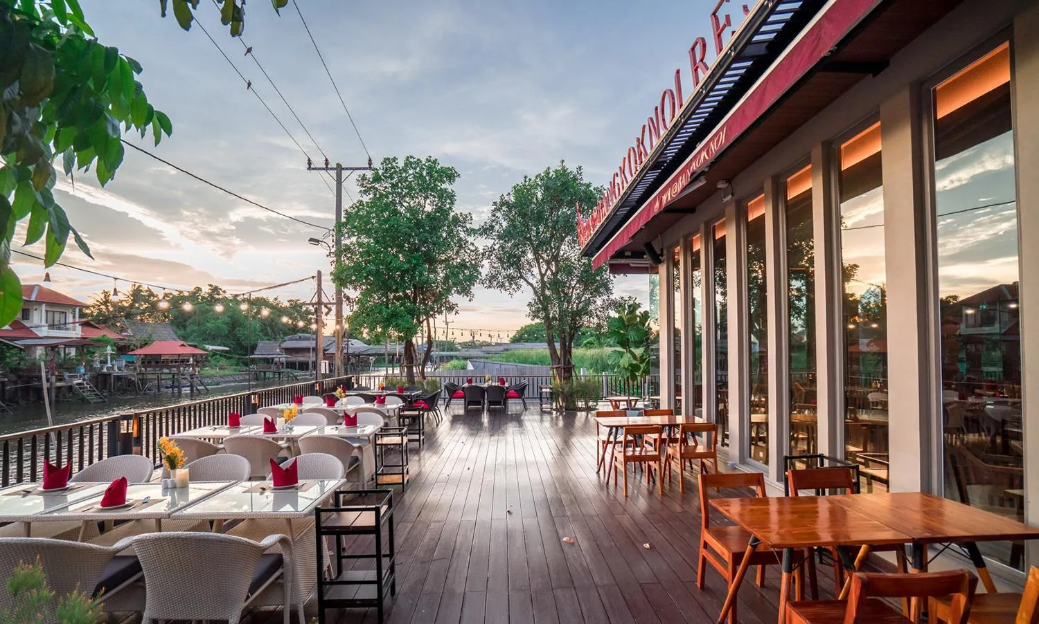 Restaurant/places to eat in W1Bangkoknoi Hotel