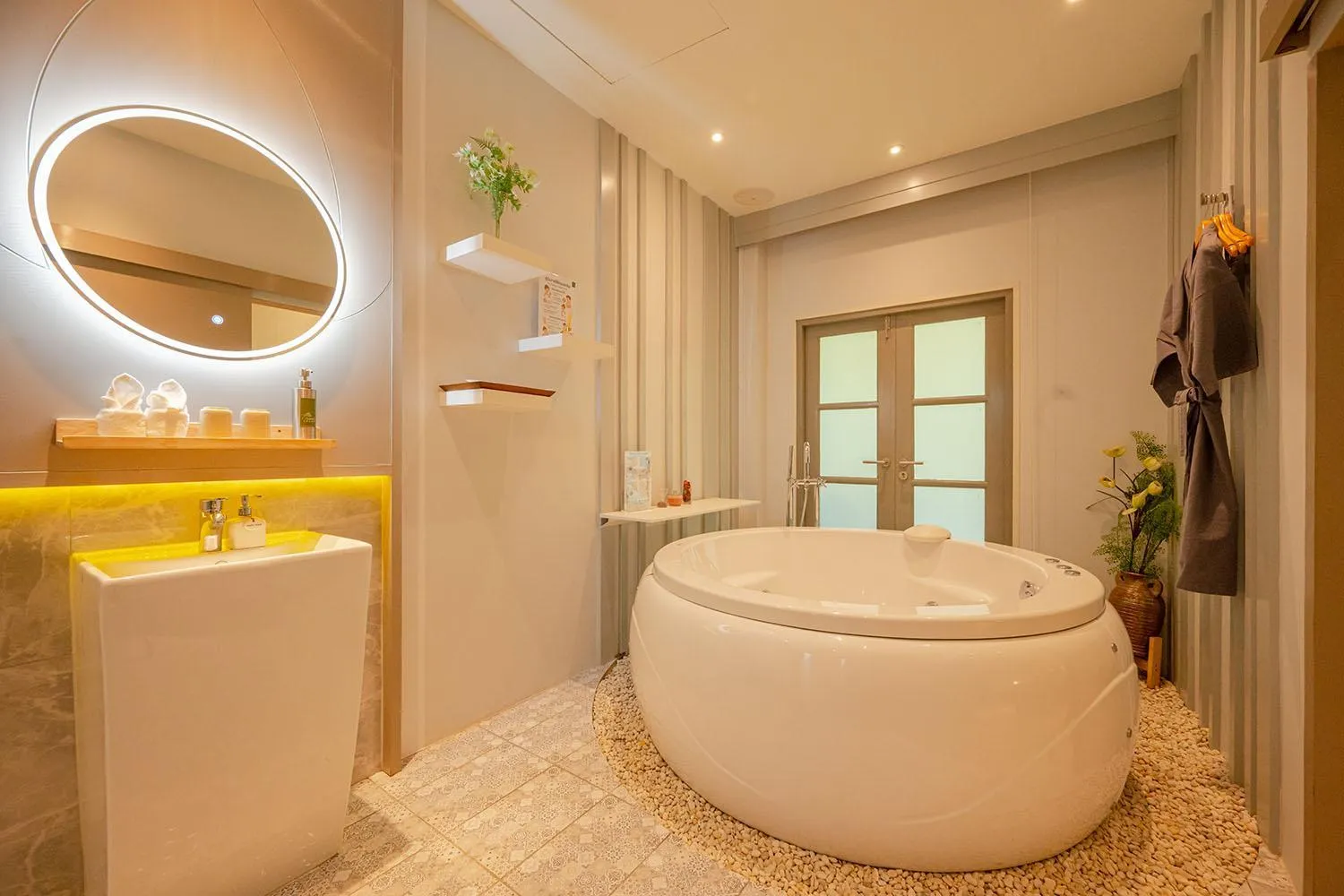 Bath in W1Bangkoknoi Hotel