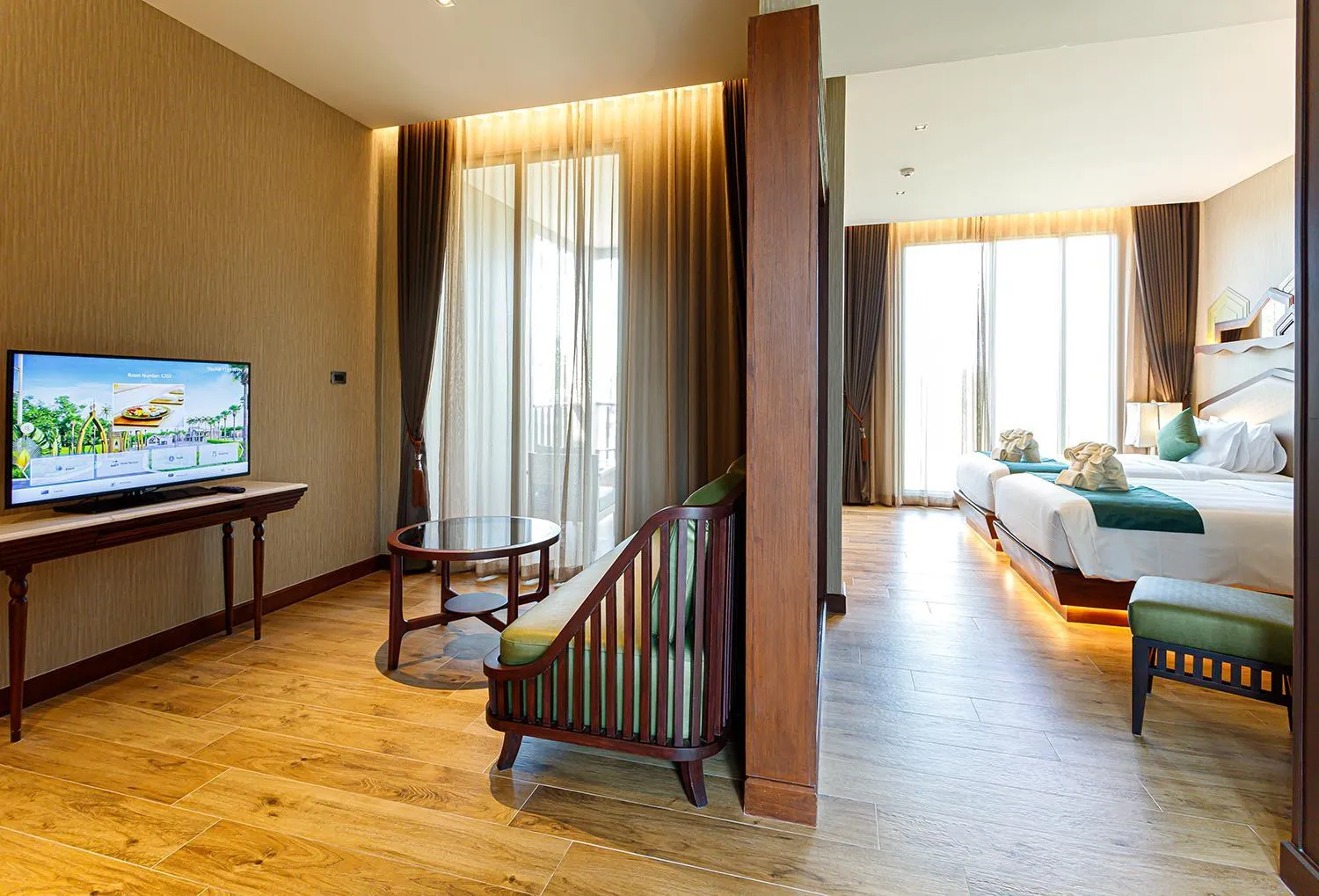 Seating area, Bed in W1Bangkoknoi Hotel