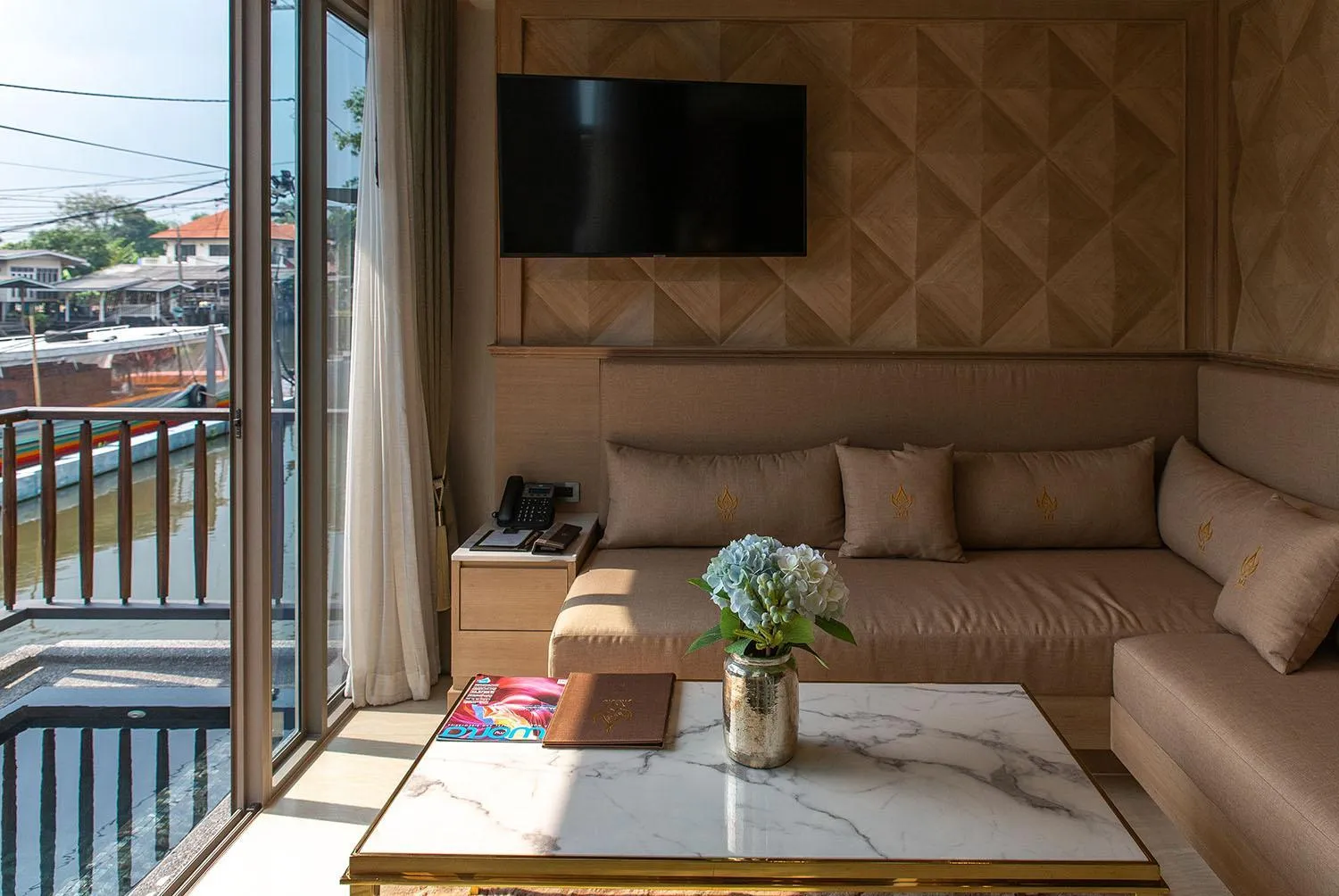 Seating area in W1Bangkoknoi Hotel