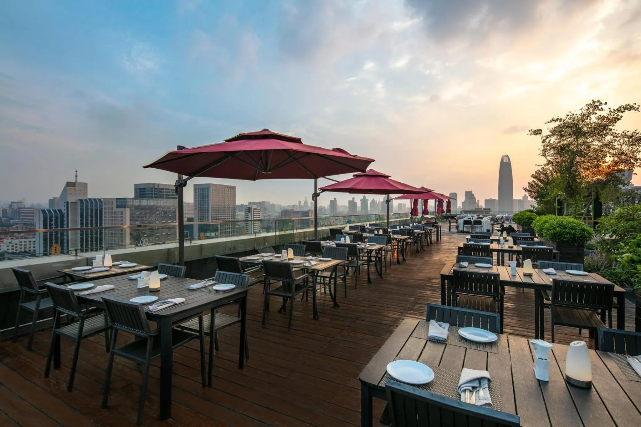 Lounge or bar in Intercontinental Jinan City Center by IHG