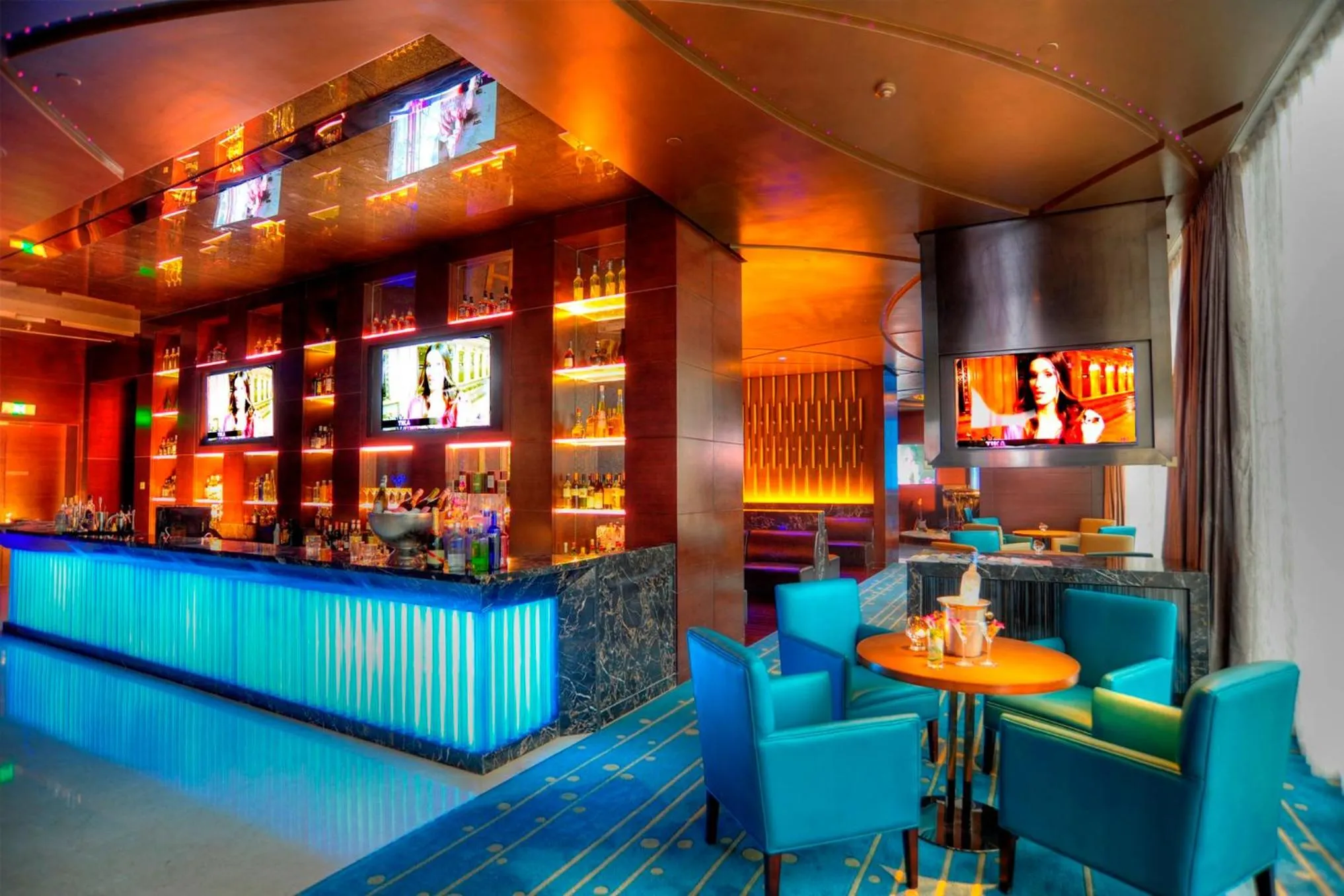 Lounge or bar in Intercontinental Jinan City Center by IHG