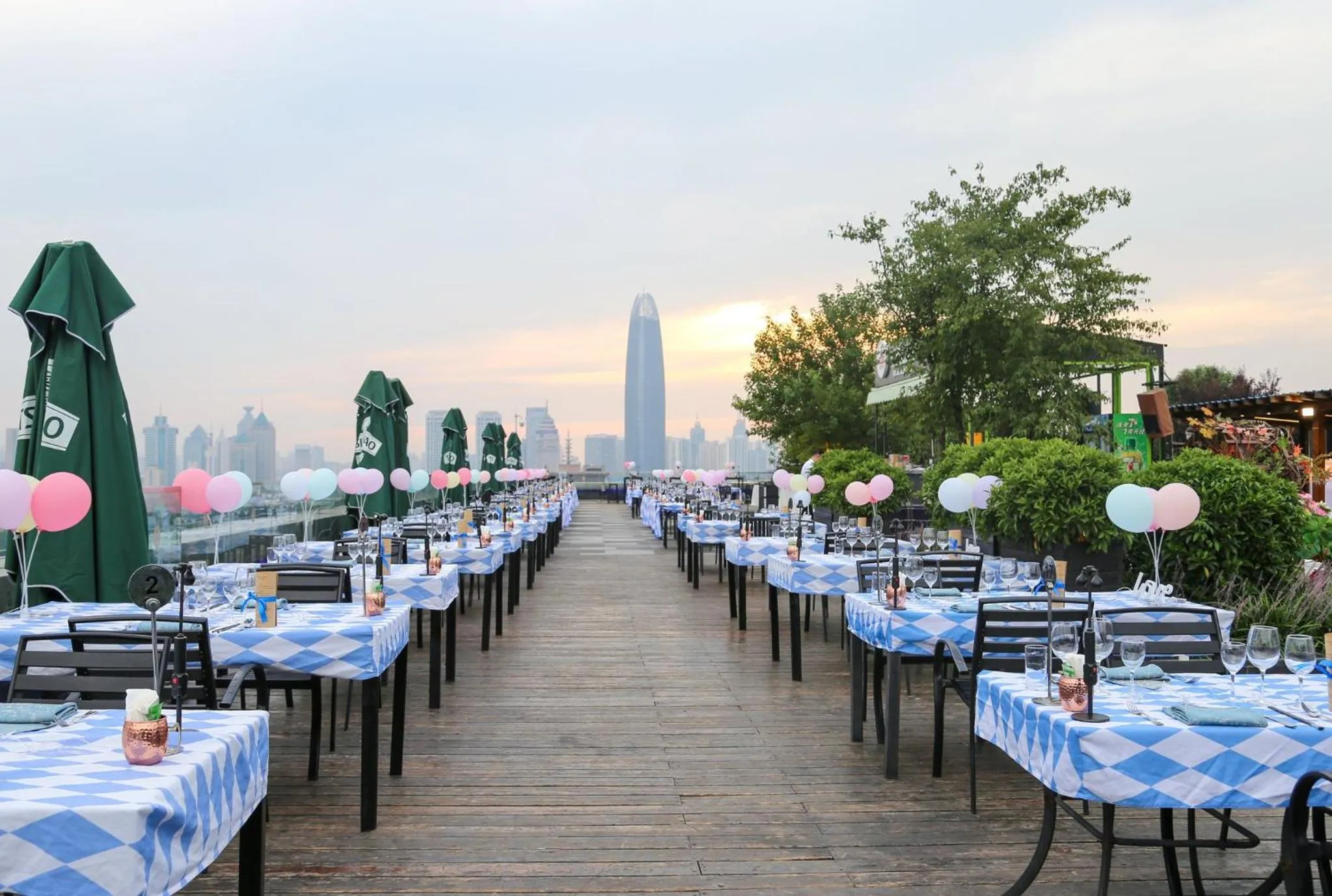 Lounge or bar in Intercontinental Jinan City Center by IHG