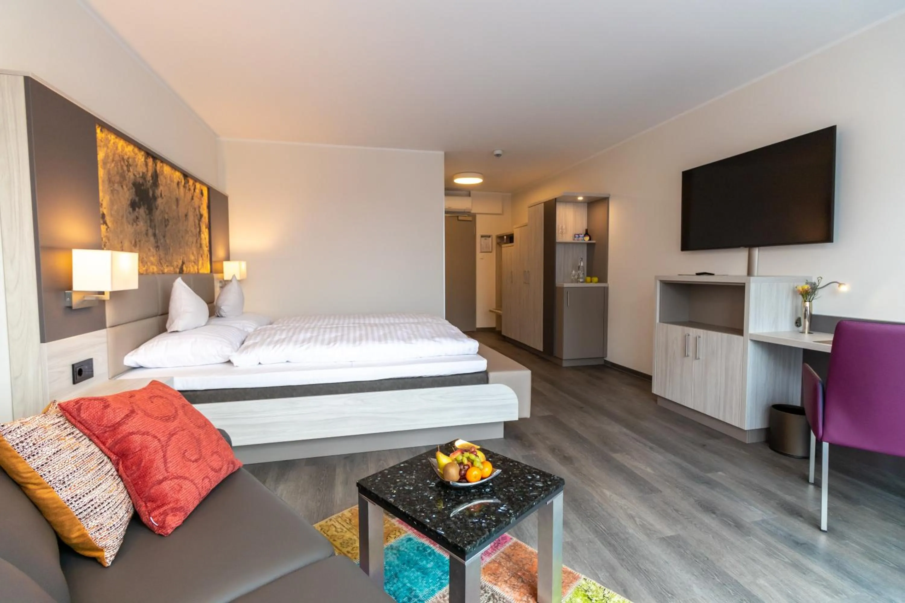 Photo of the whole room, Bed in Hotel & Apartments Leugermann