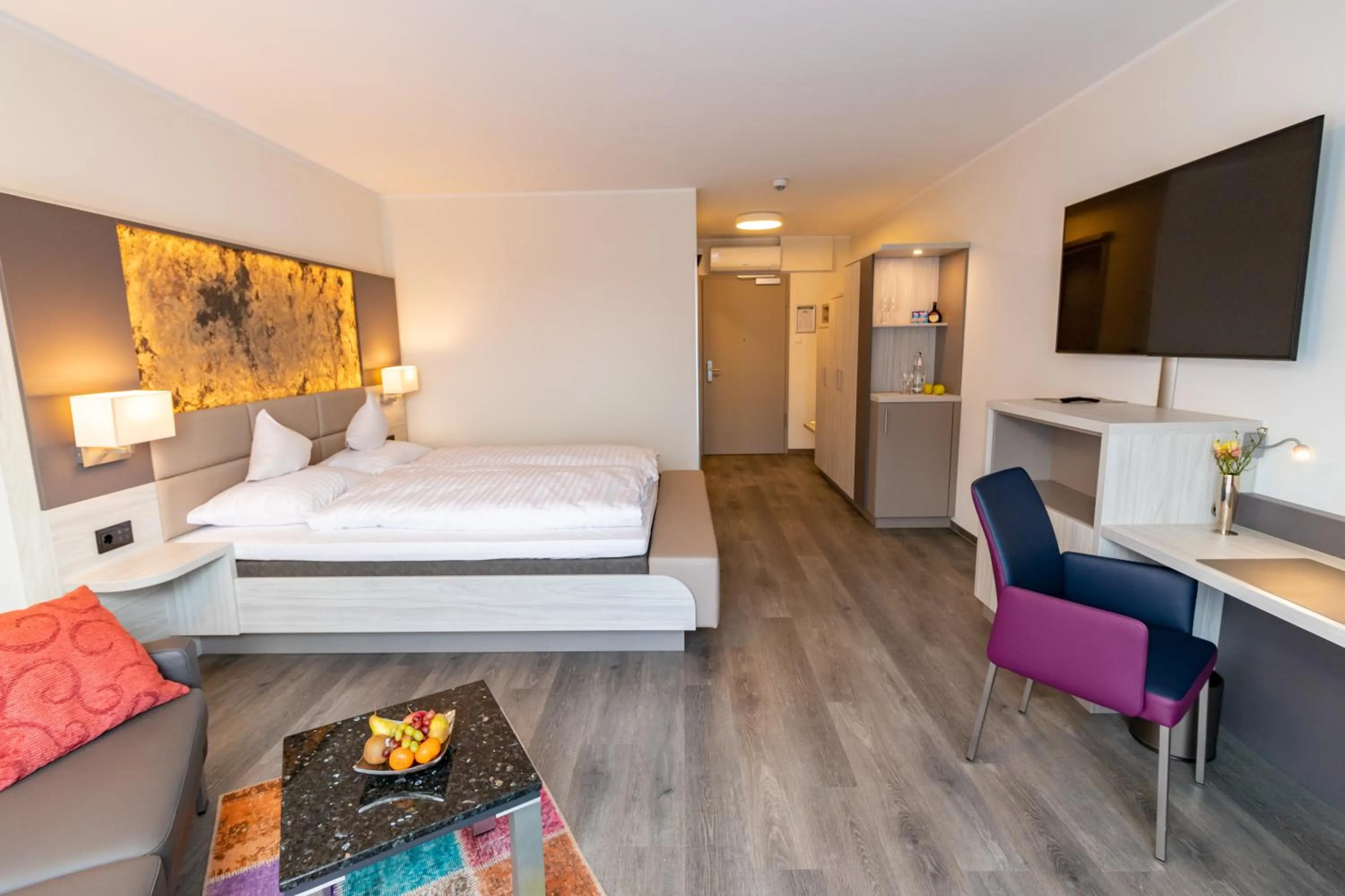 Photo of the whole room, Bed in Hotel & Apartments Leugermann