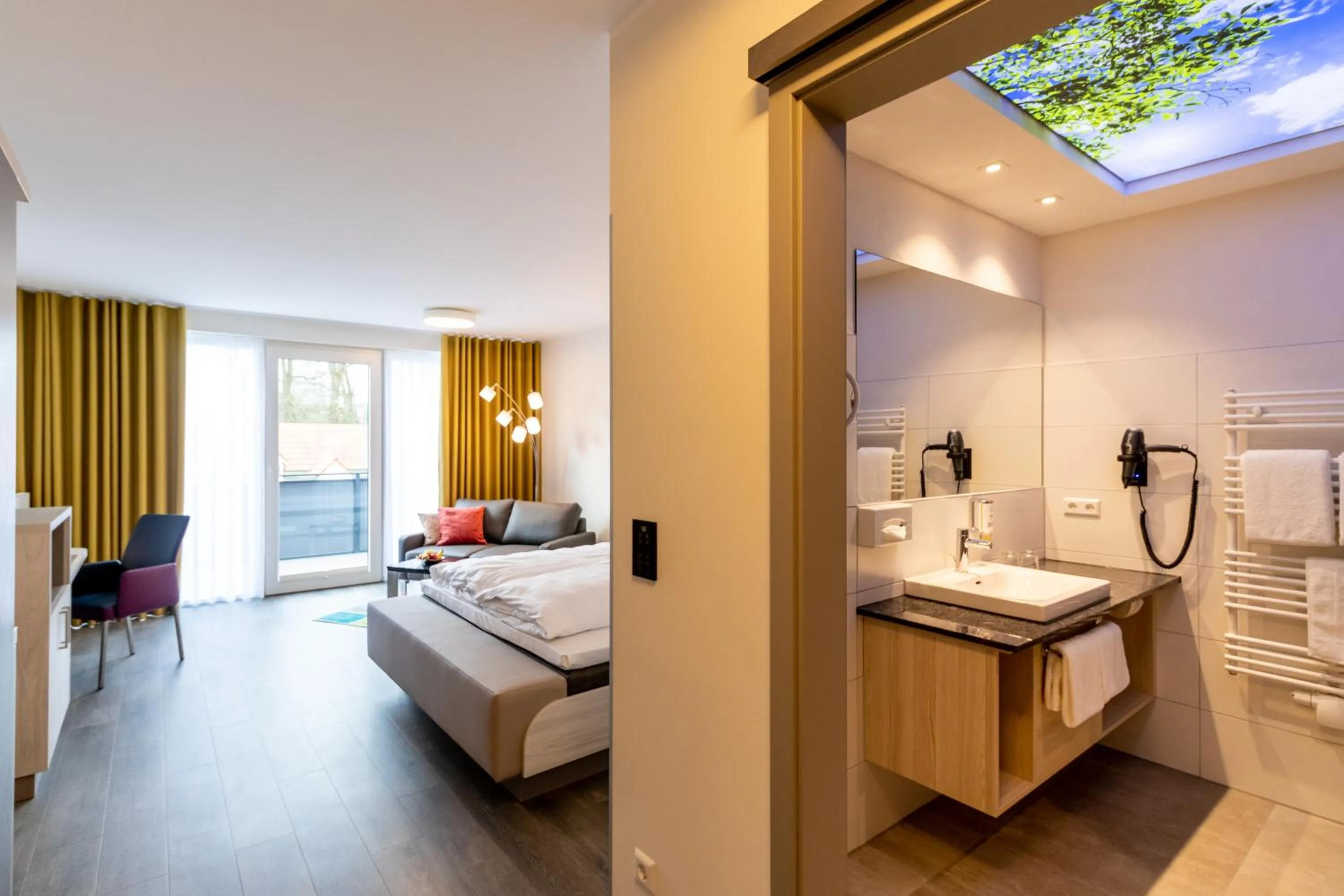 Living room, Bed in Hotel & Apartments Leugermann