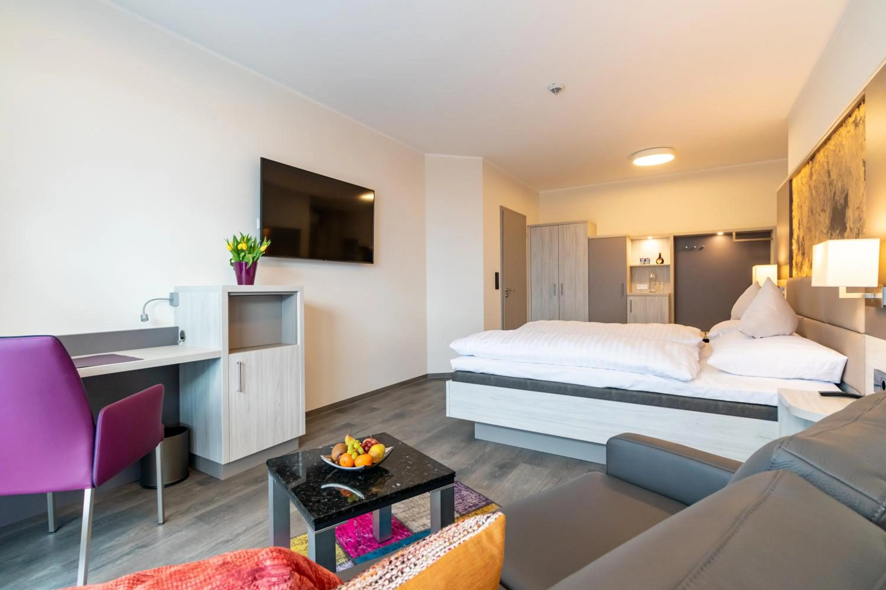 Photo of the whole room, Bed in Hotel & Apartments Leugermann