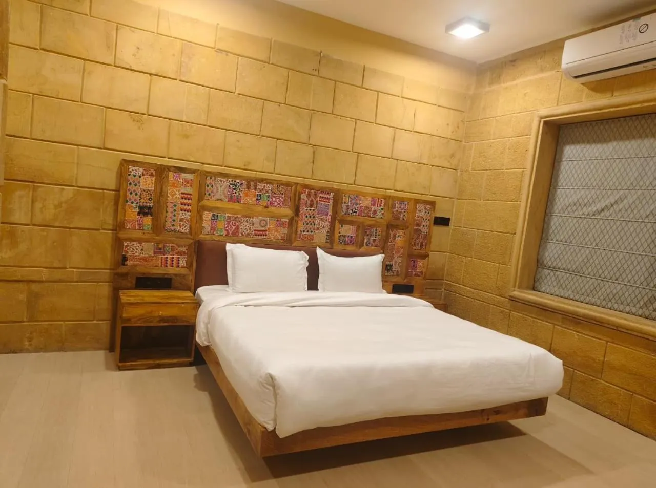 Bed in Hotel Grand Khalifa