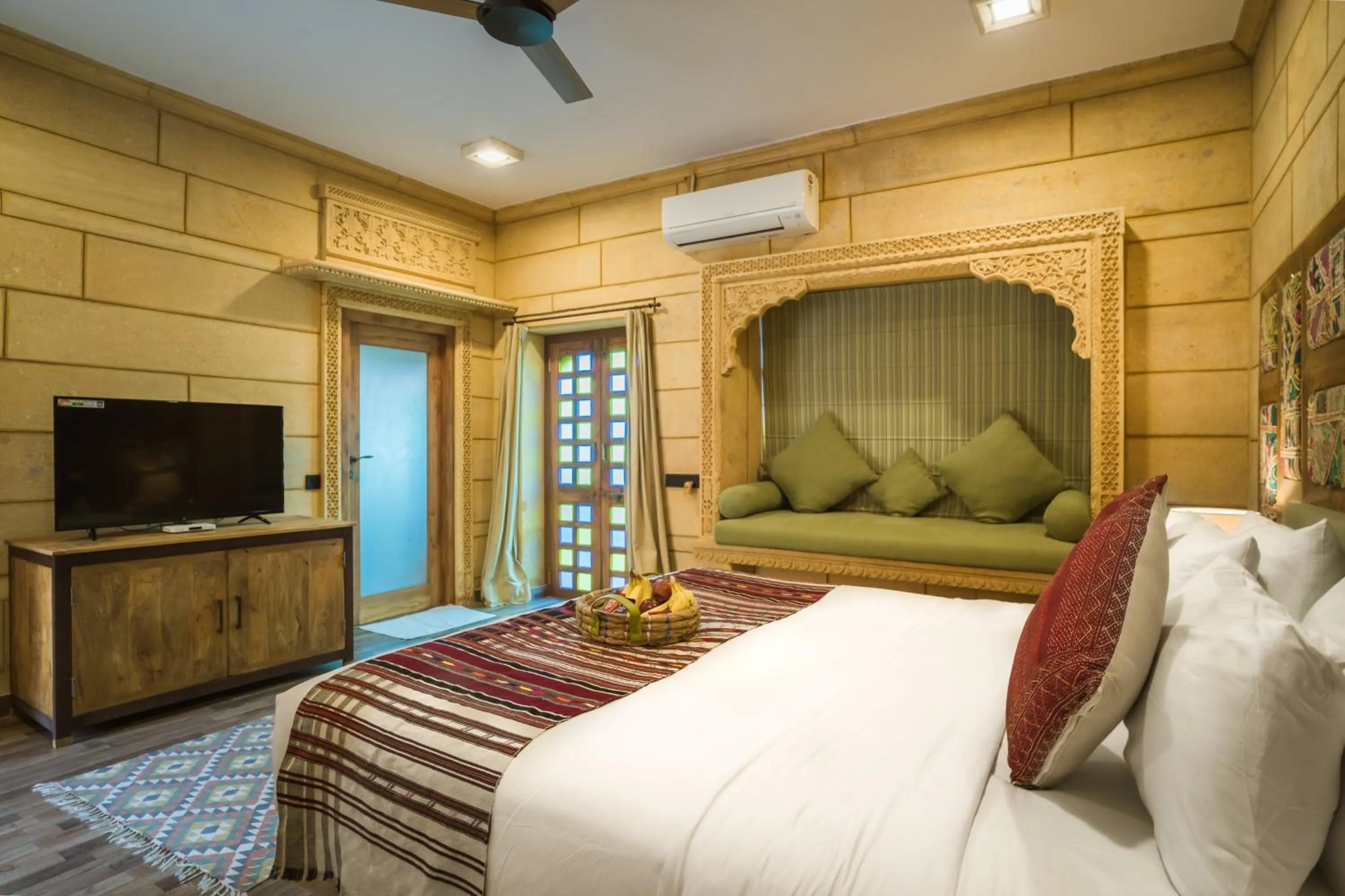 Bedroom, Bed in Hotel Grand Khalifa