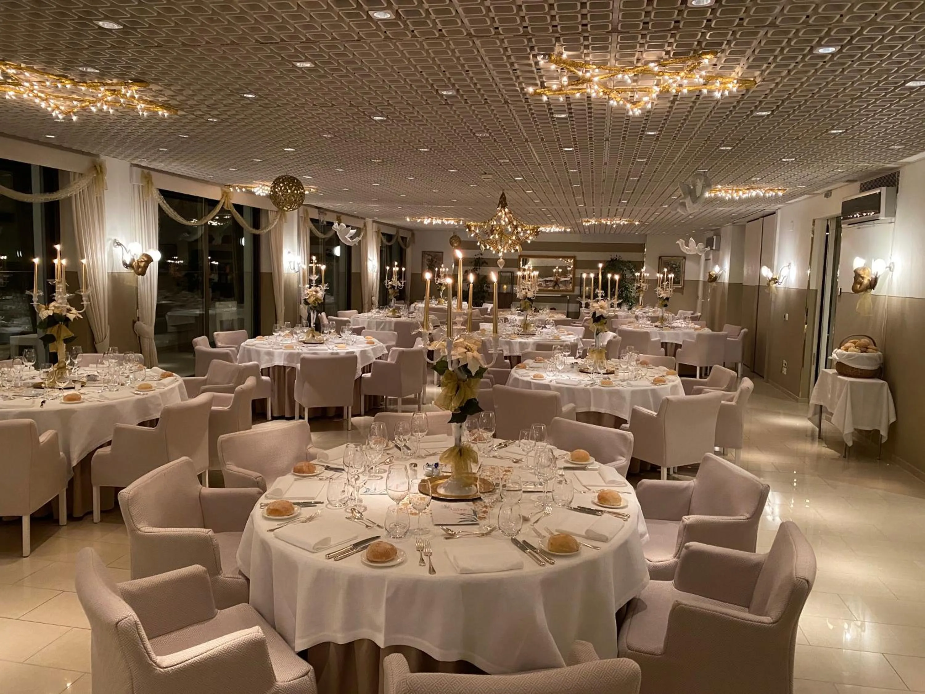 Restaurant/places to eat in Hotel Ascona