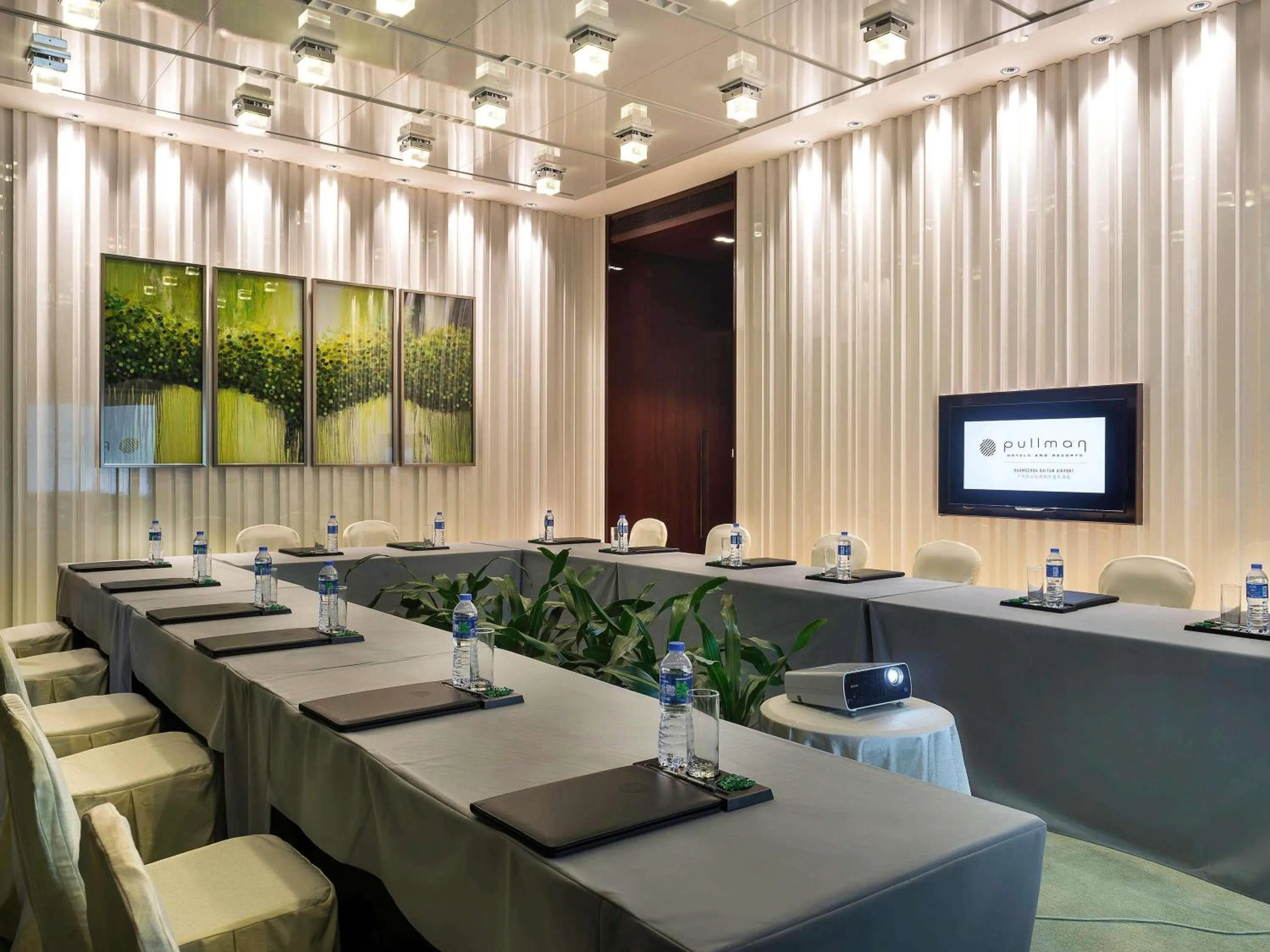 Meeting/conference room in Pullman Guangzhou Baiyun Airport - Free Shuttle Bus & Official Registration Agency during Canton Fair