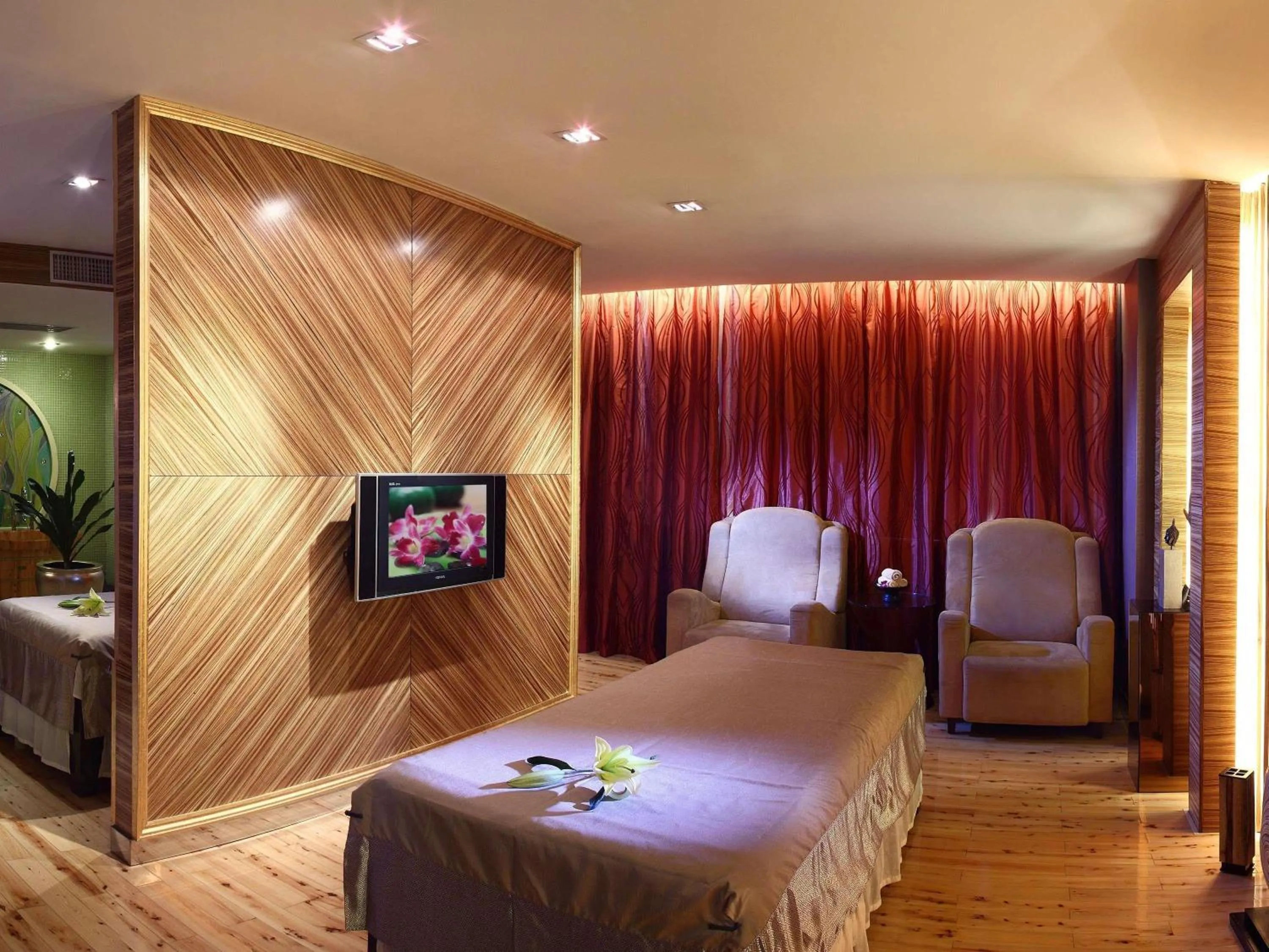Spa and wellness centre/facilities, Bed in Pullman Guangzhou Baiyun Airport