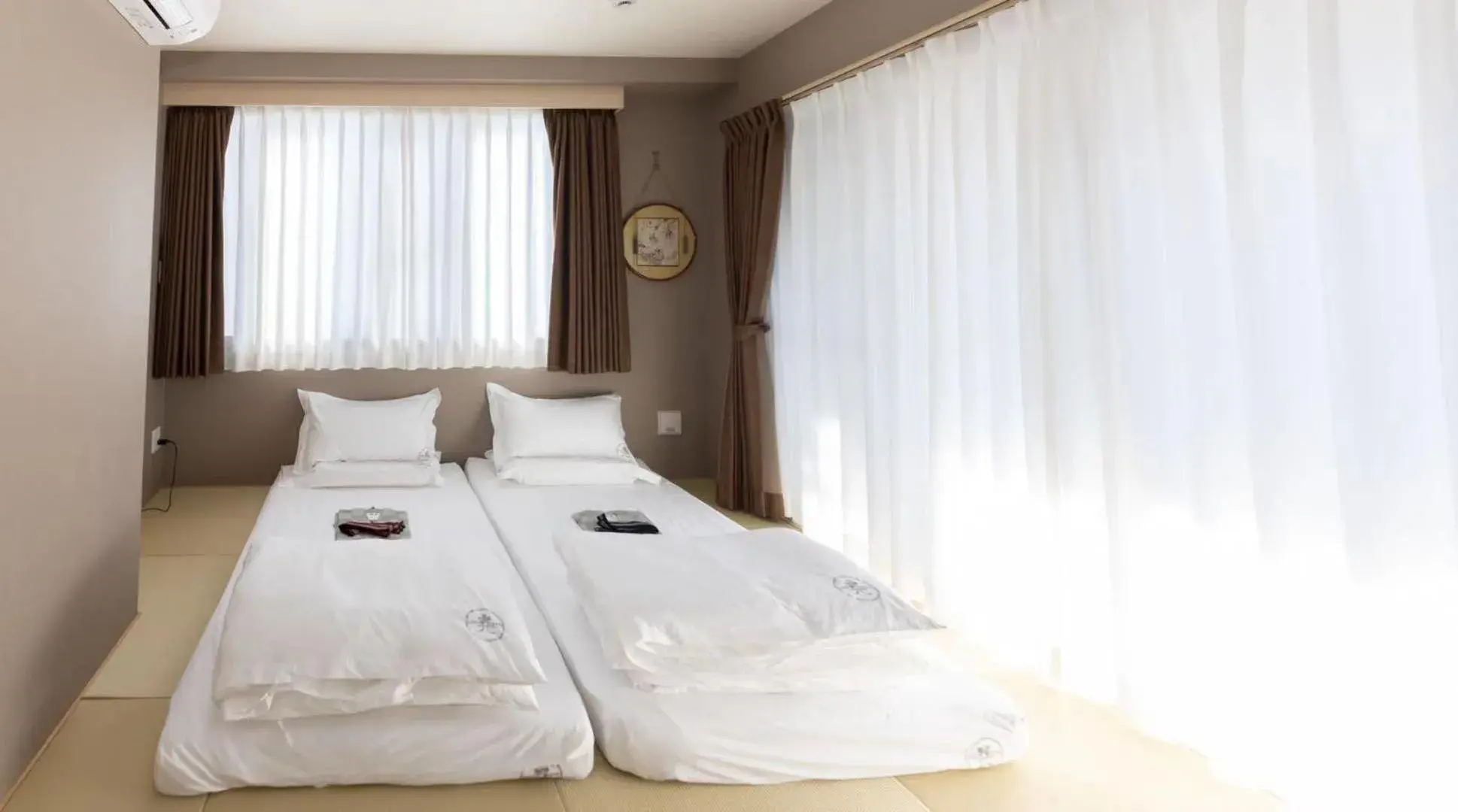 Double Room with Balcony in 灯光旅館 Light hotel Double Room with Balcony in 灯光旅館 Light hotel