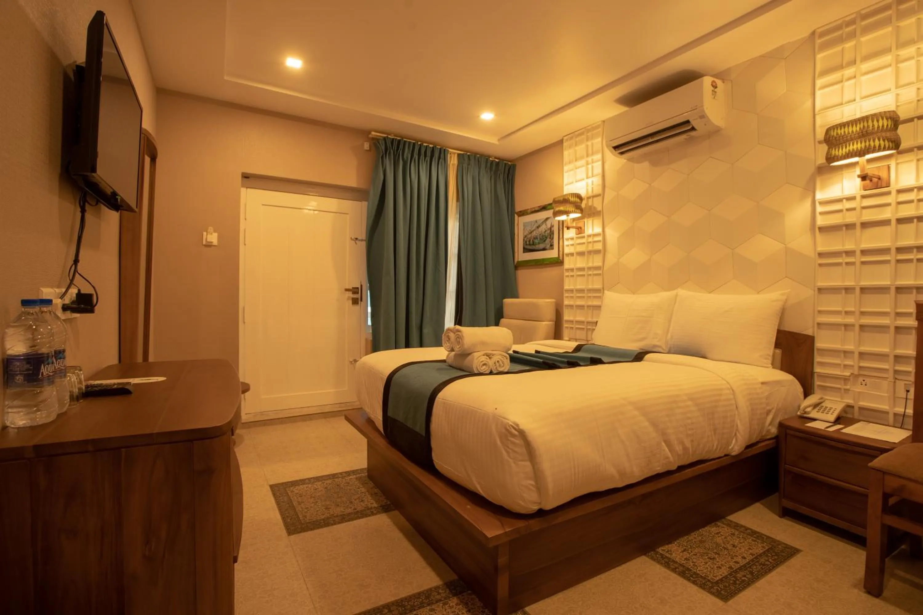 Photo of the whole room, Bed in State Beach Resort And Spa