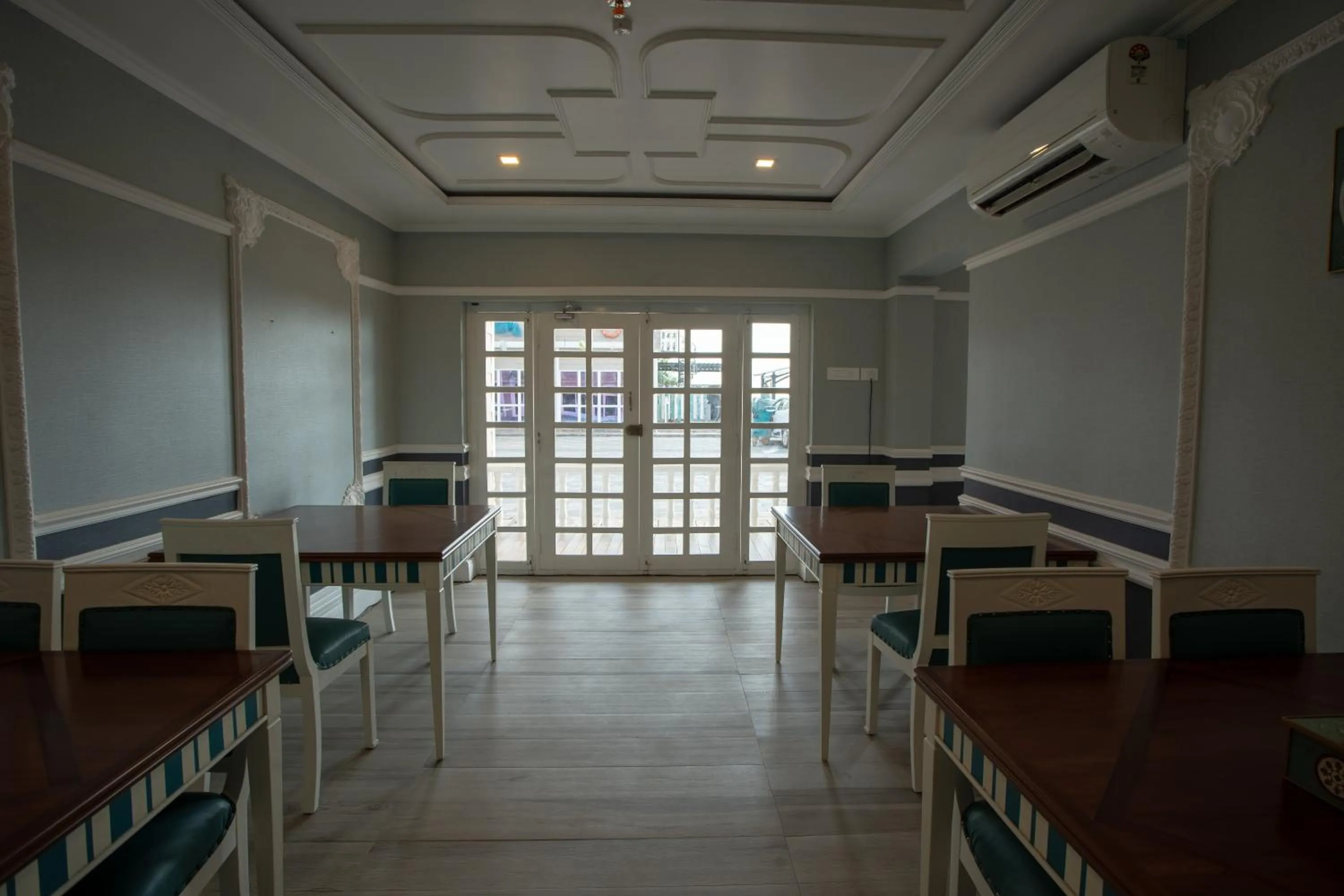 Coffee/tea facilities in State Beach Resort And Spa