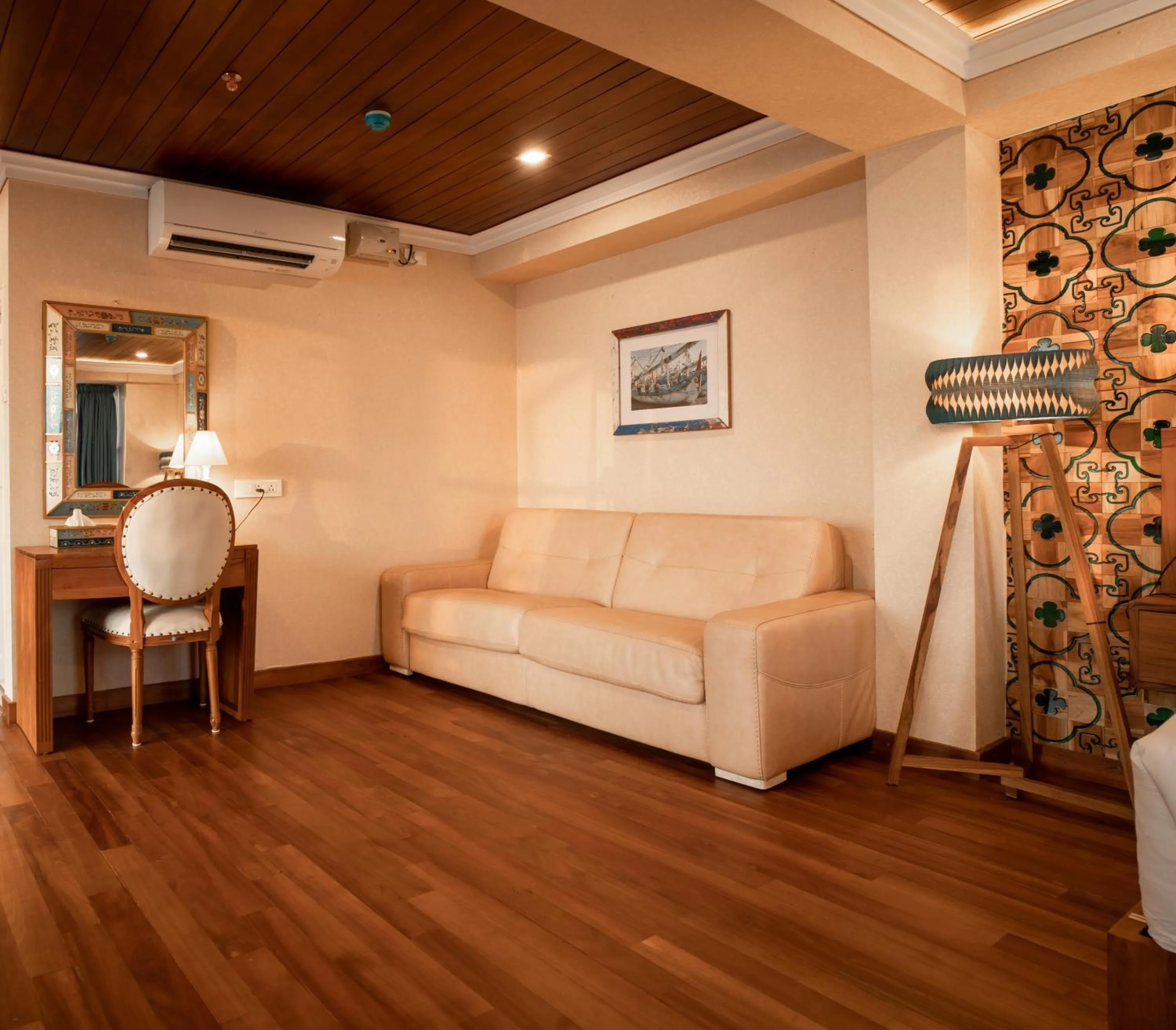 Nightclub / DJ in State Beach Resort And Spa